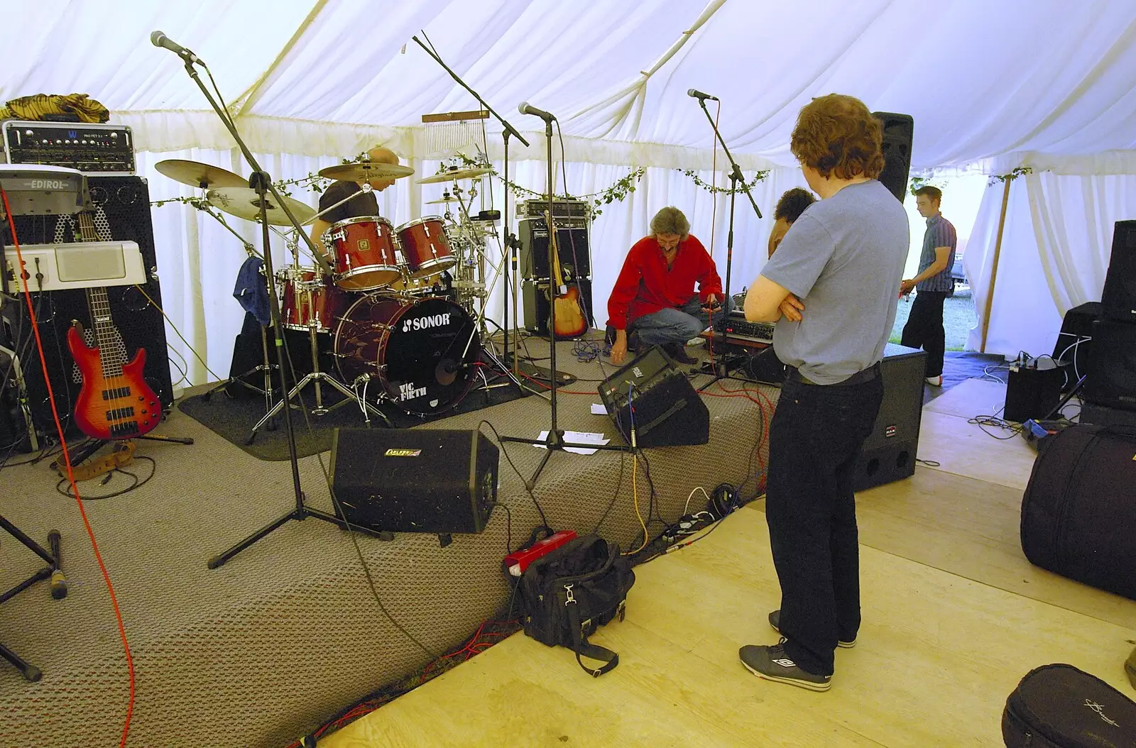 Max surveys the stage, from The BBs Play Athelington Hall, Horham, Suffolk - 29th June 2006