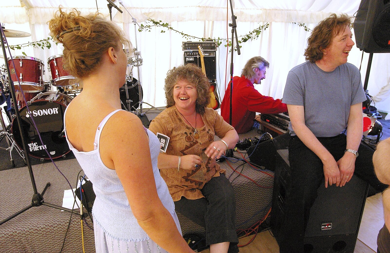 Jo shares a laugh with the organiser (left) from The BBs Play Athelington Hall, Horham, Suffolk - 29th June 2006