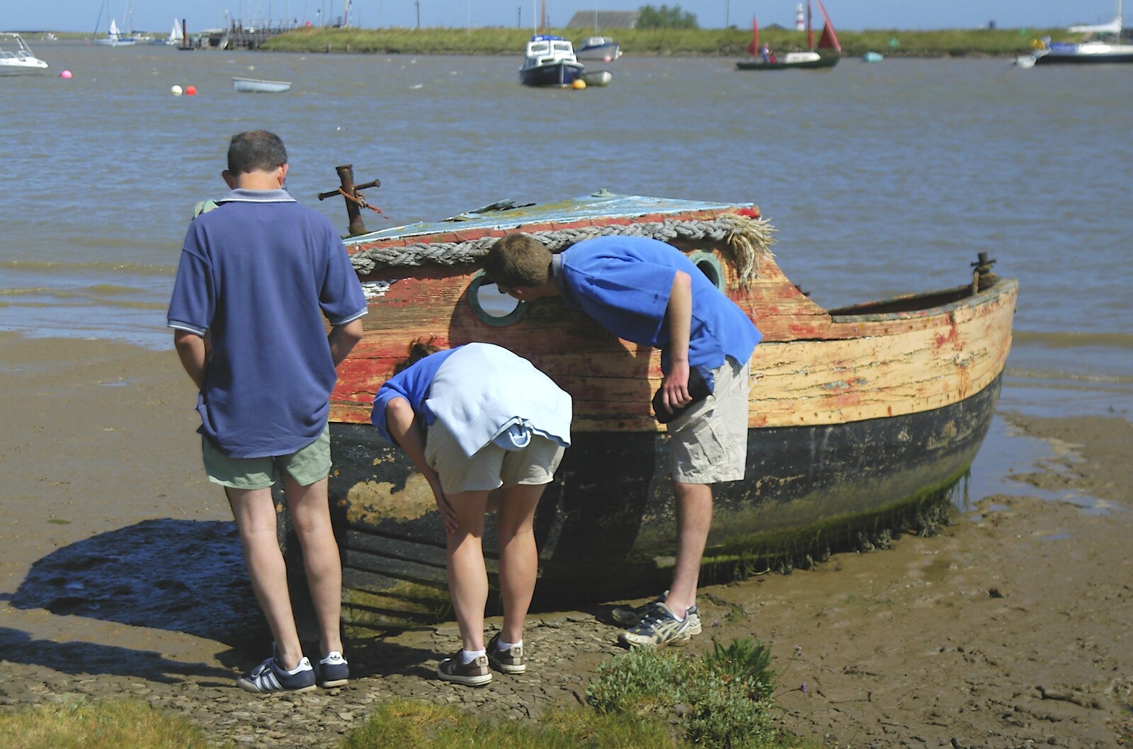 A small boat is inspected from The BSCC Charity Bike Ride, Orford, Suffolk - 15th July 2006