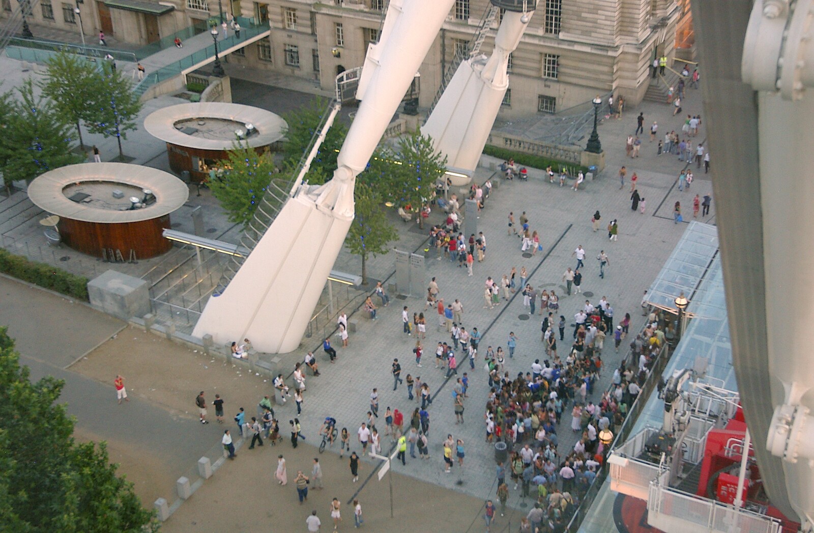 A view of the mingling crowds from A Trip on the London Eye and Bill's BBQ, London and Suffolk - 21st July 2006