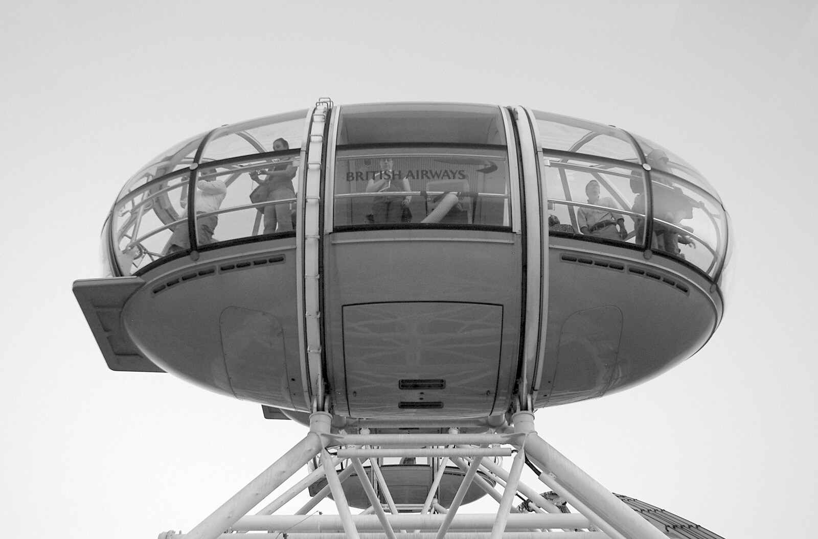 A pod goes over the top from A Trip on the London Eye and Bill's BBQ, London and Suffolk - 21st July 2006