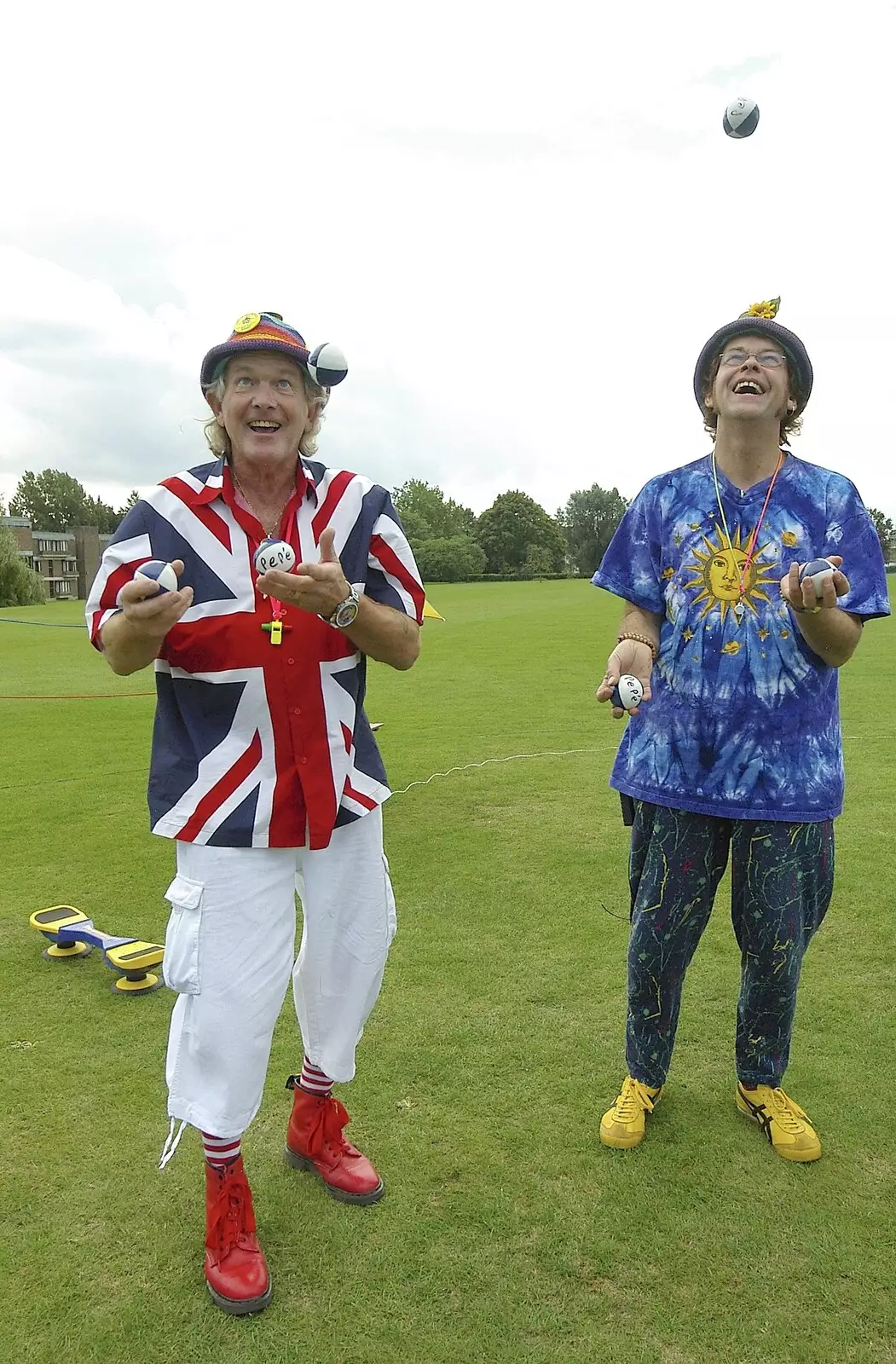 More juggling demonstrations, from Qualcomm's Summer Circus Thrash, Churchill College, Cambridge - 18th August 2006