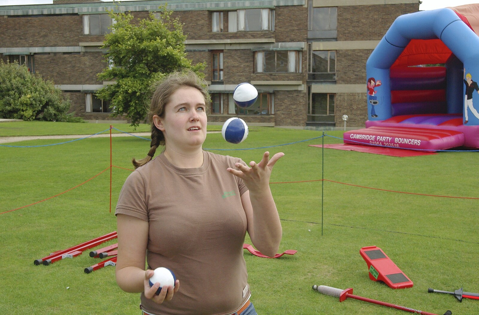 Isobel concentrates hard from Qualcomm's Summer Circus Thrash, Churchill College, Cambridge - 18th August 2006