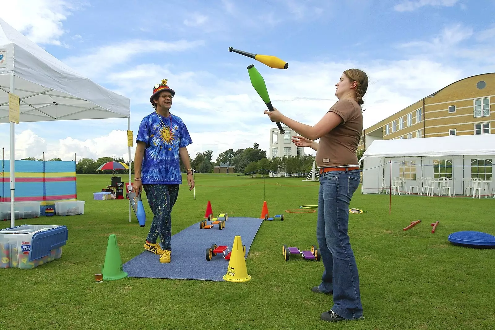 Isobel juggles clubs, from Qualcomm's Summer Circus Thrash, Churchill College, Cambridge - 18th August 2006