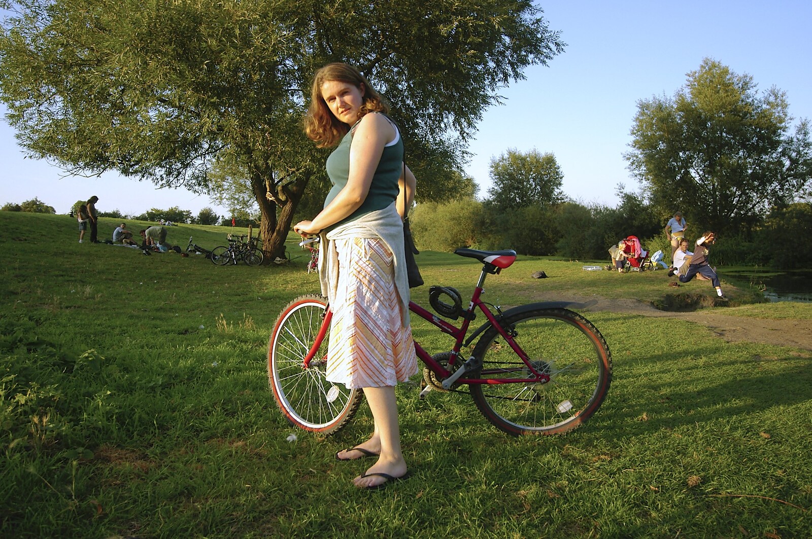 Isobel with her bike, ready to leave from Grantchester Meadows, Alex Hill at Revs and Spitfires - 10th September 2006