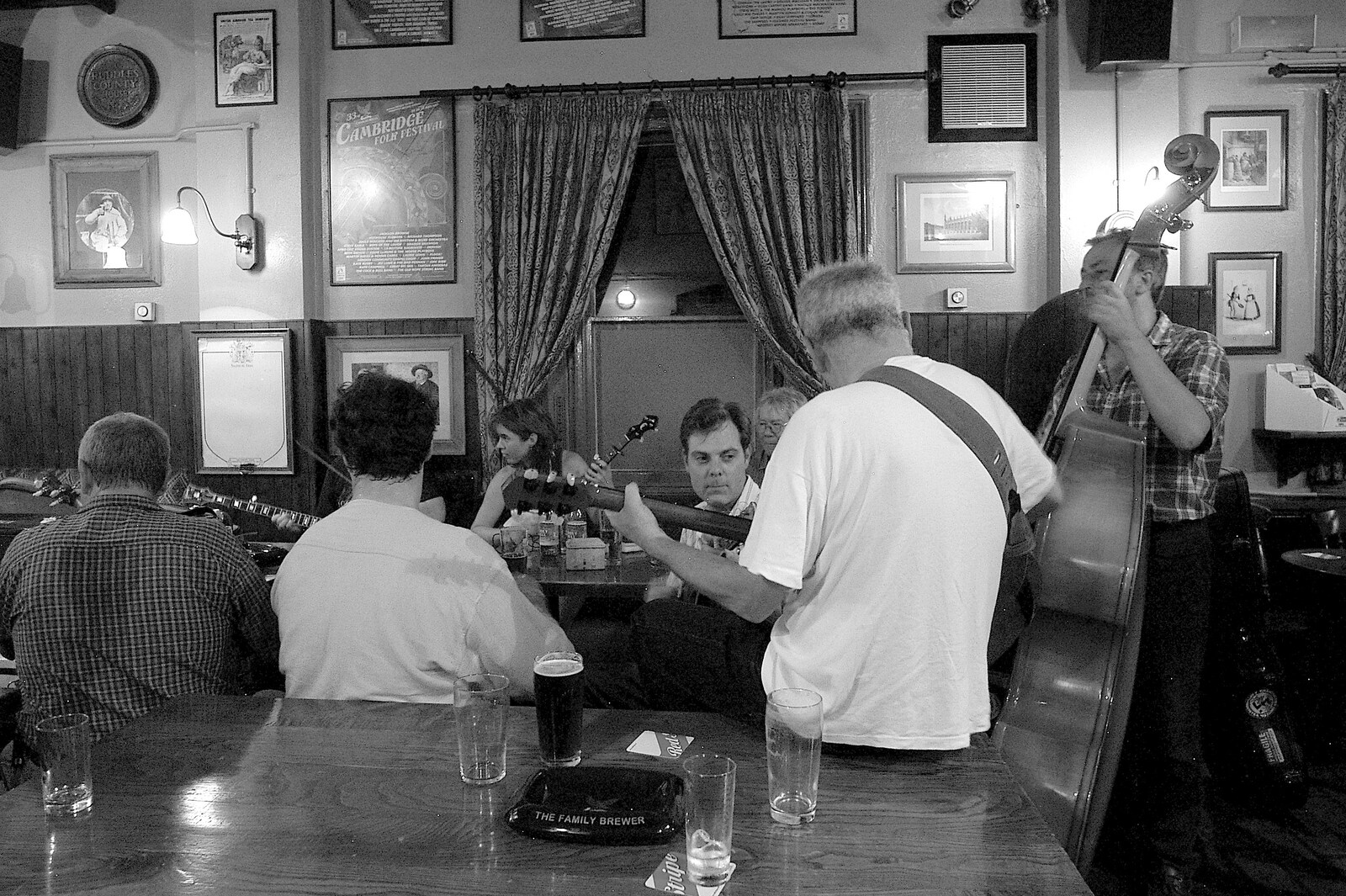 More folk music in the Salisbury Arms from Baits Bite Lock, Folk Night at the Salisbury Arms, and Kebabs, Cambridge - 12th September 2006
