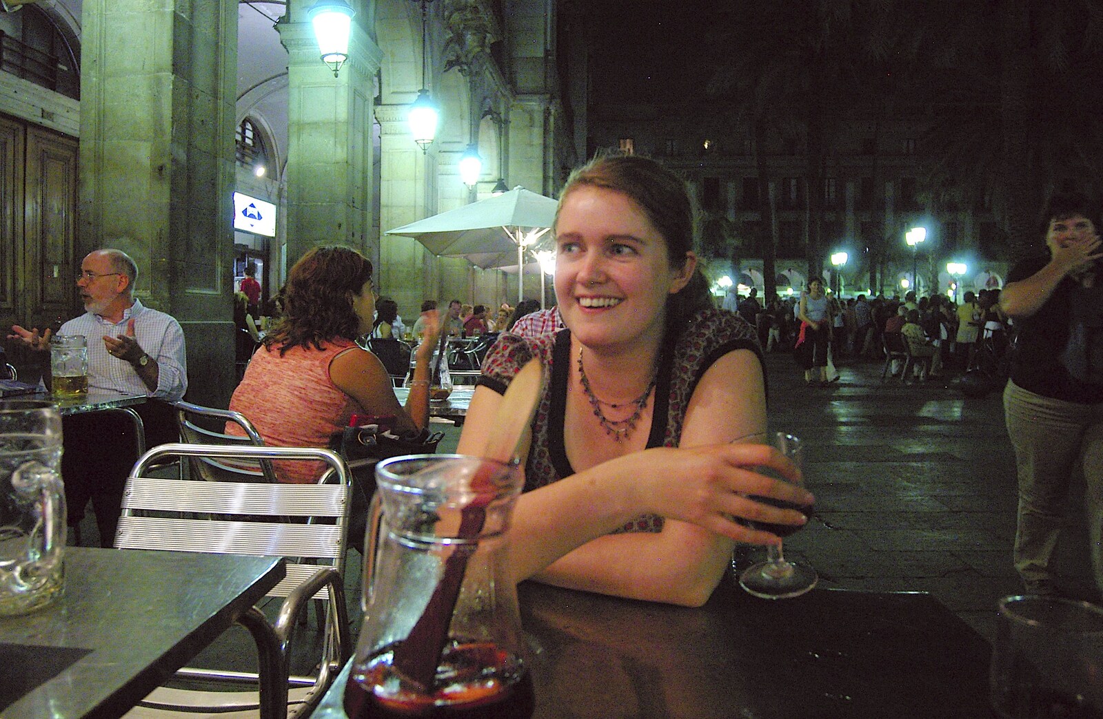 Isobel chats to some random chatty dude from Two Days in Barcelona, Catalunya, Spain - 22nd September 2006