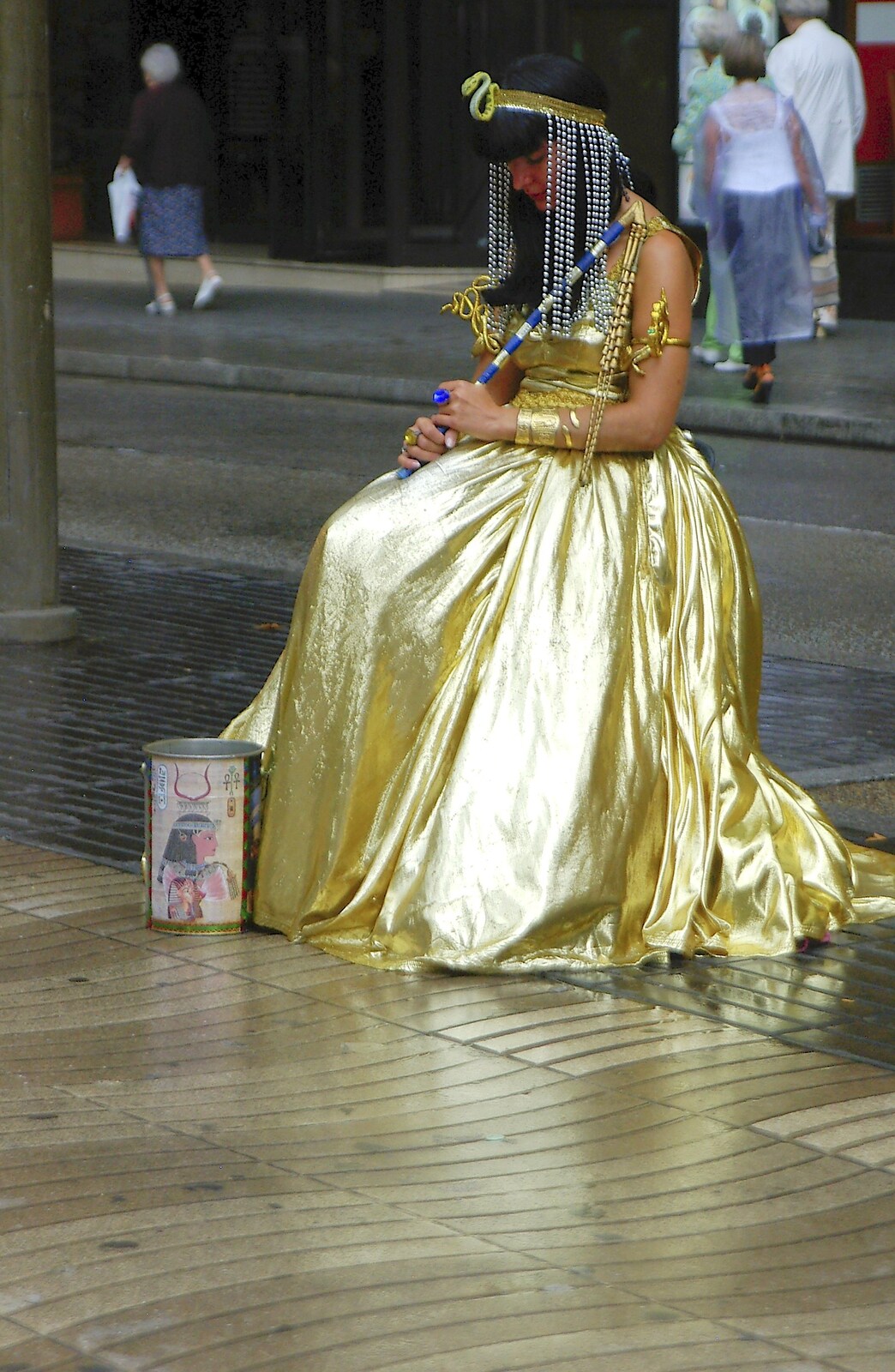 A Cleopatra sits and waits on La Rambla from Two Days in Barcelona, Catalunya, Spain - 22nd September 2006