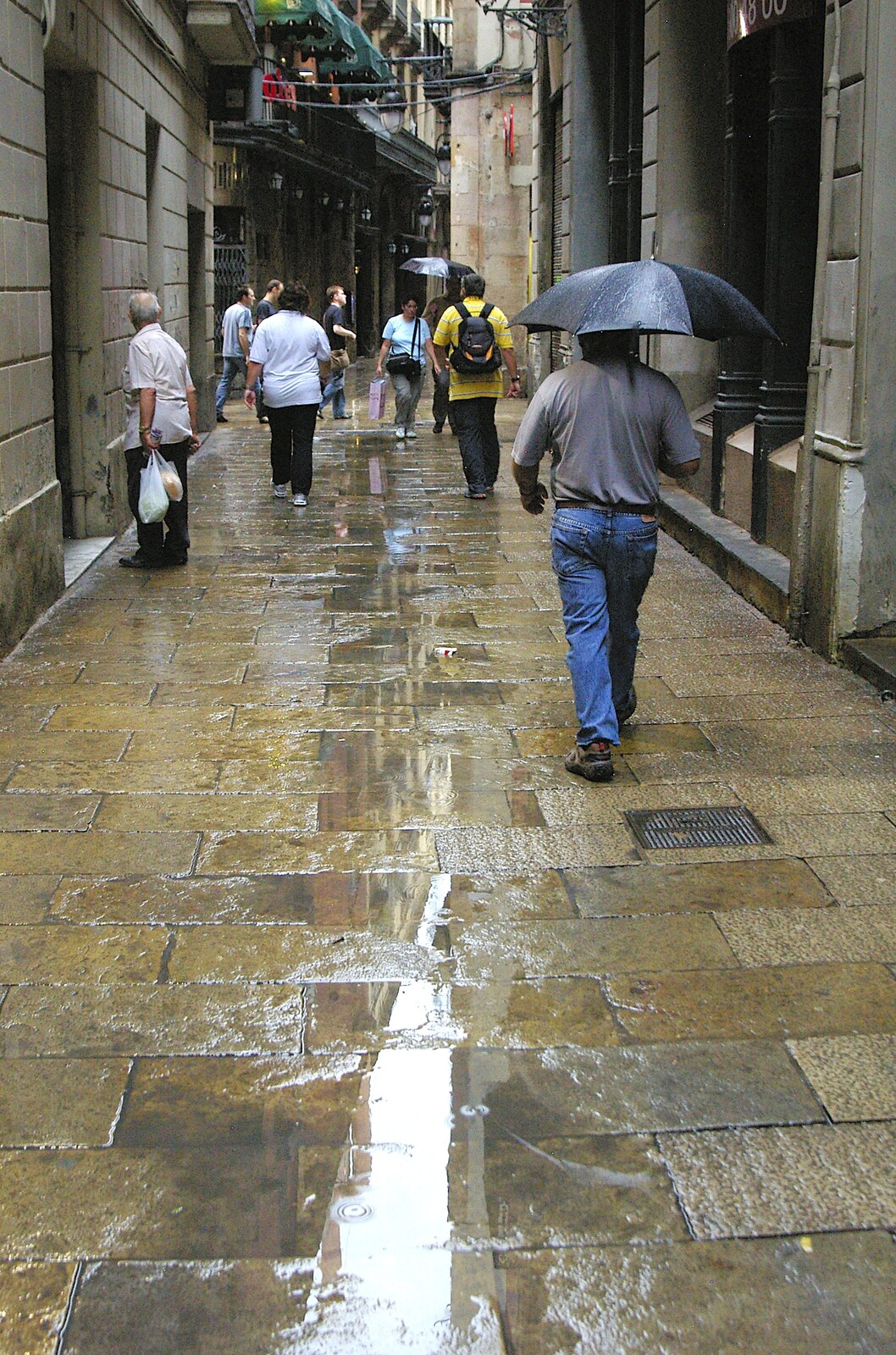 The wet back streets of Barcelona from Two Days in Barcelona, Catalunya, Spain - 22nd September 2006