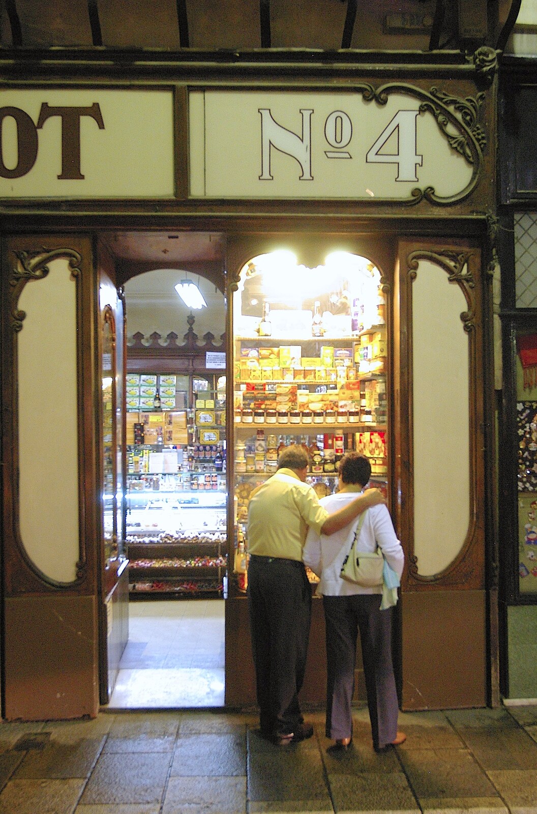 A couple outside a tobacconist from Two Days in Barcelona, Catalunya, Spain - 22nd September 2006