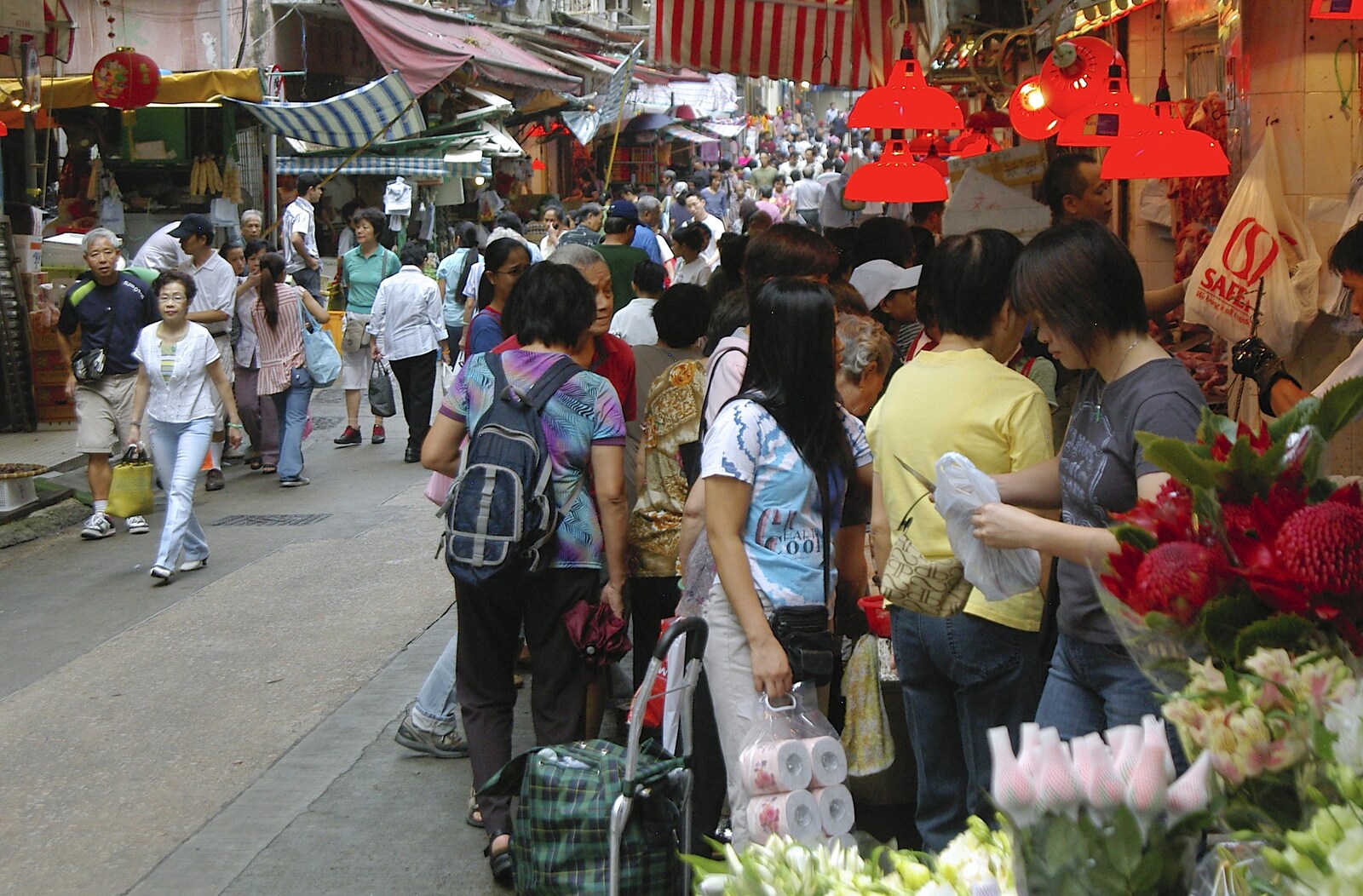 The crowds are out early from Lan Kwai Fong Market, Hong Kong, China - 4th October 2006
