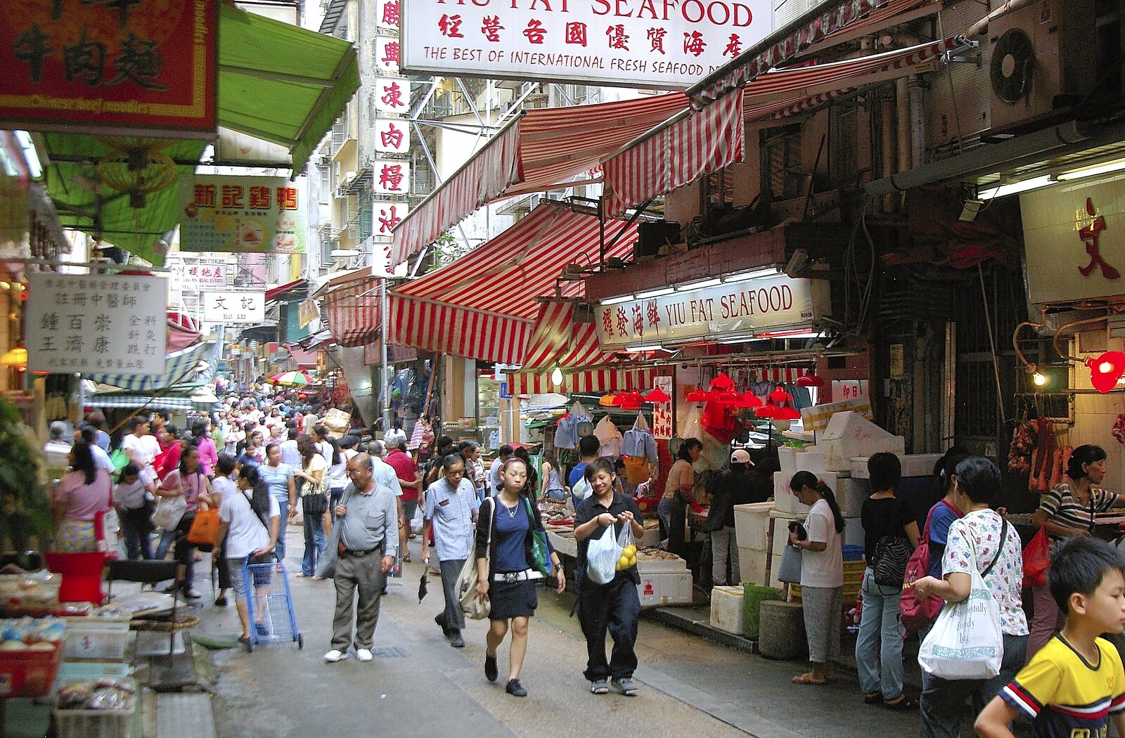 The teeming streets from Lan Kwai Fong Market, Hong Kong, China - 4th October 2006