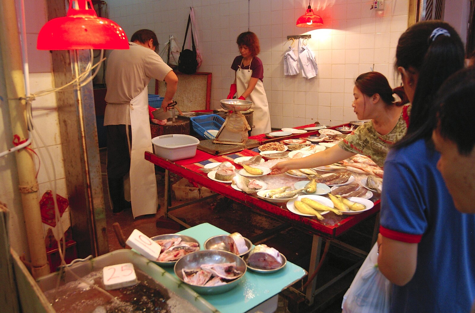 More seafood preparation from Lan Kwai Fong Market, Hong Kong, China - 4th October 2006