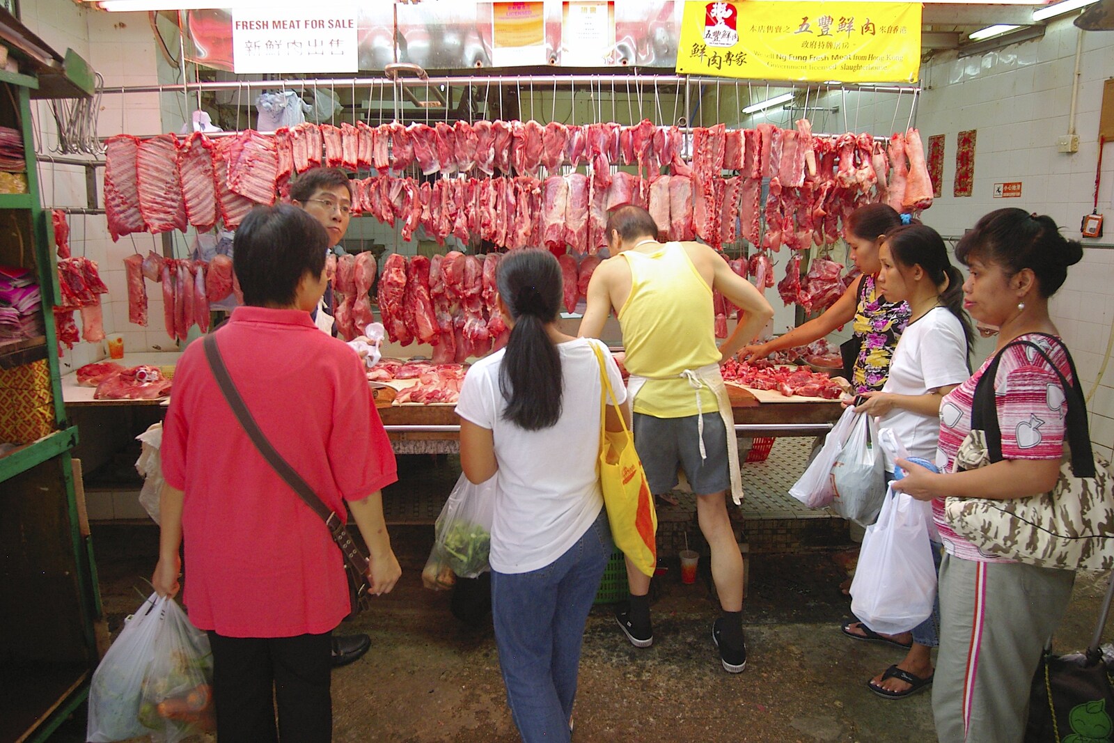There's a queue at the rib shack from Lan Kwai Fong Market, Hong Kong, China - 4th October 2006