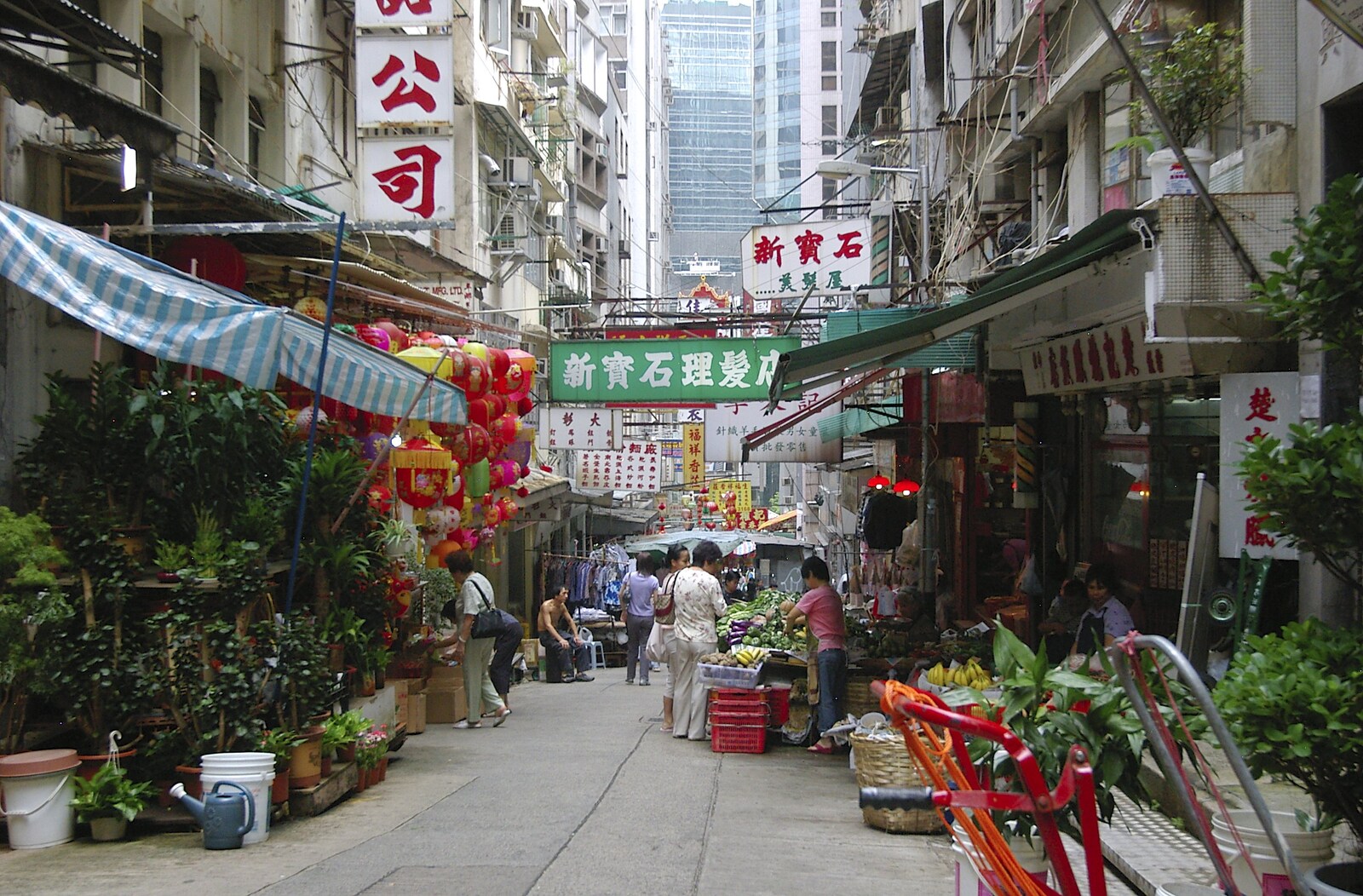 A view down the plants-and-vegetables street from Lan Kwai Fong Market, Hong Kong, China - 4th October 2006