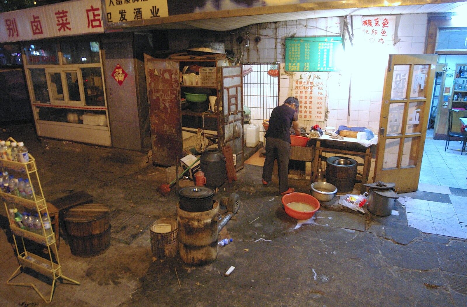 Doing the washing up on the pavement from Nanjing by Night, Nanjing, Jiangsu Province, China - 4th October 2006