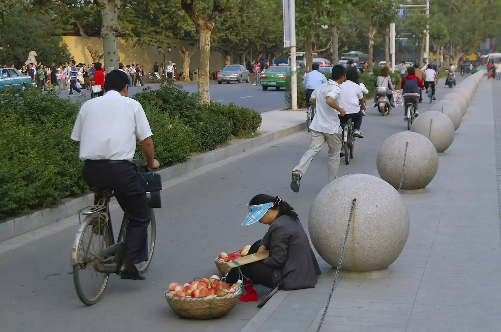 The fruit seller on the cycle path, from A Few Days in Nanjing, Jiangsu Province, China - 7th October 2006