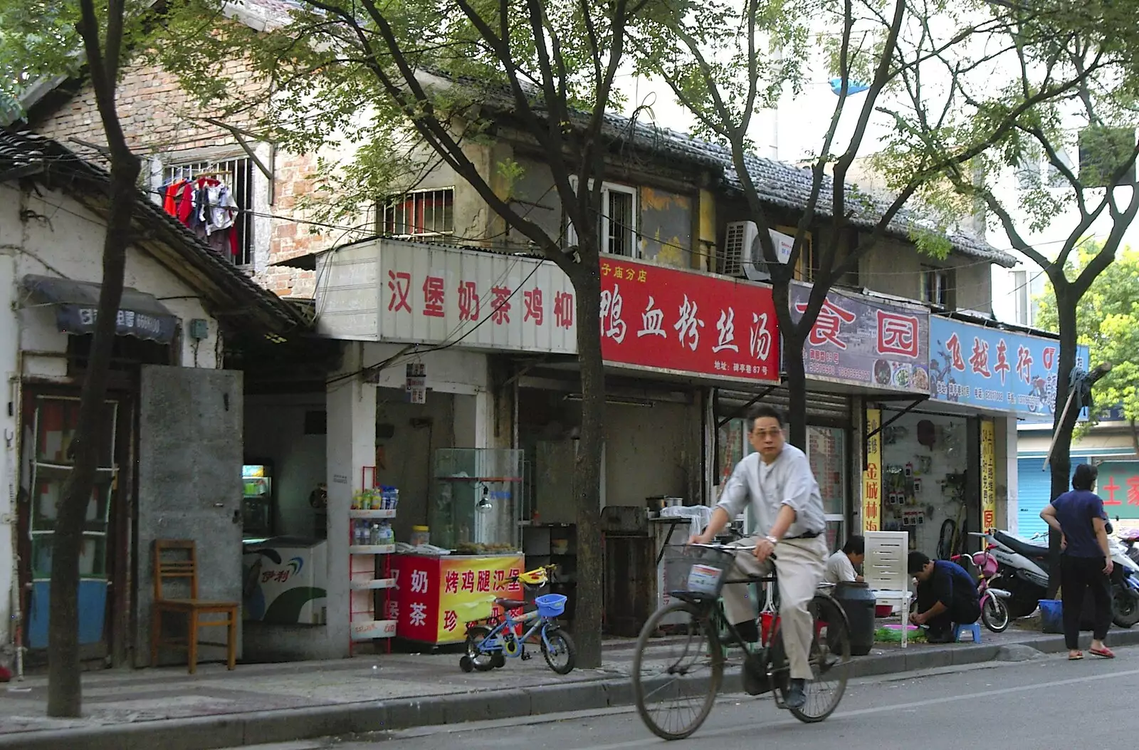 A bloke on a bike, from A Few Days in Nanjing, Jiangsu Province, China - 7th October 2006