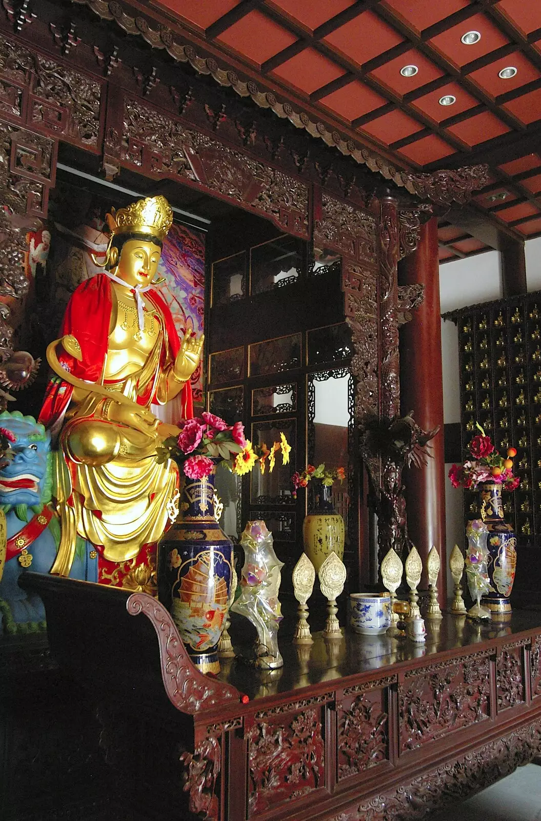 A gold Buddha on an altar, from A Few Days in Nanjing, Jiangsu Province, China - 7th October 2006