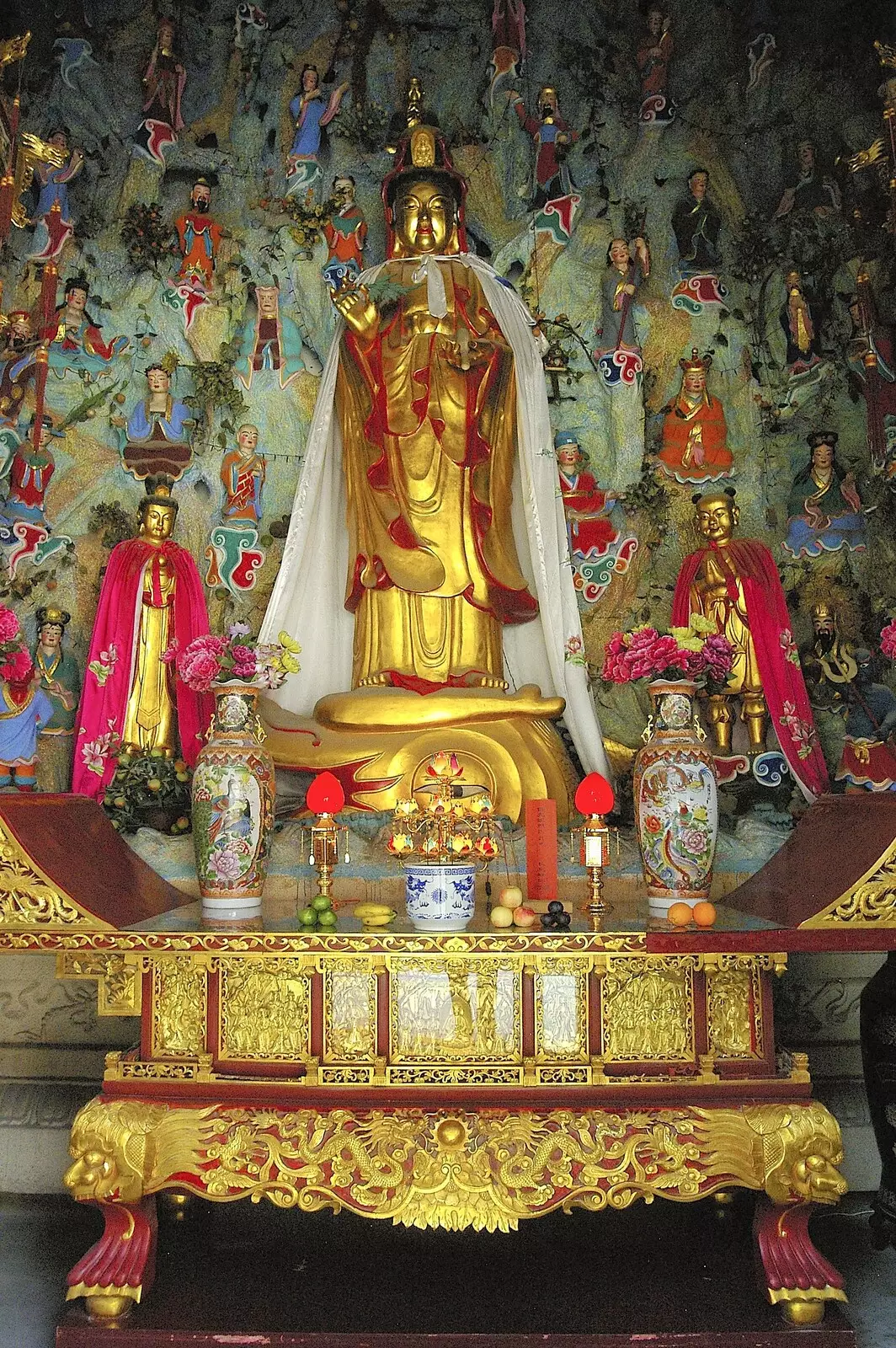 Another golden statue, with rats running around, from A Few Days in Nanjing, Jiangsu Province, China - 7th October 2006