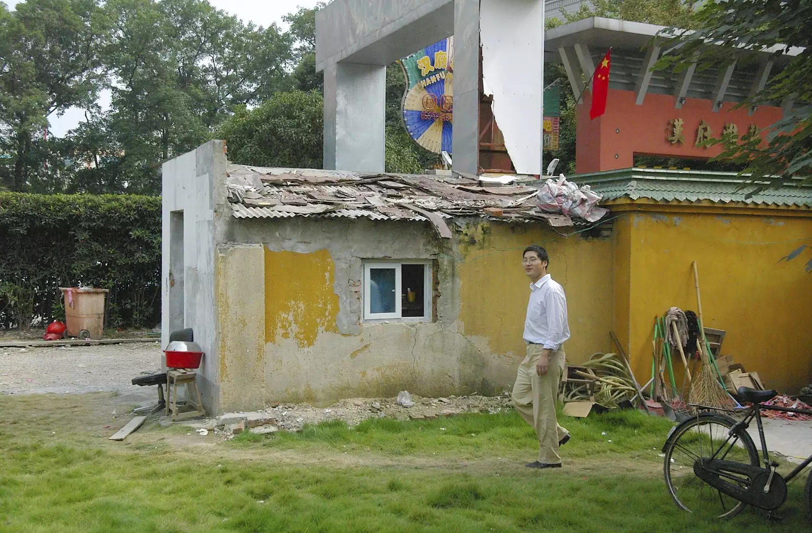 One of our local Chinese colleagues roams around, from A Few Days in Nanjing, Jiangsu Province, China - 7th October 2006