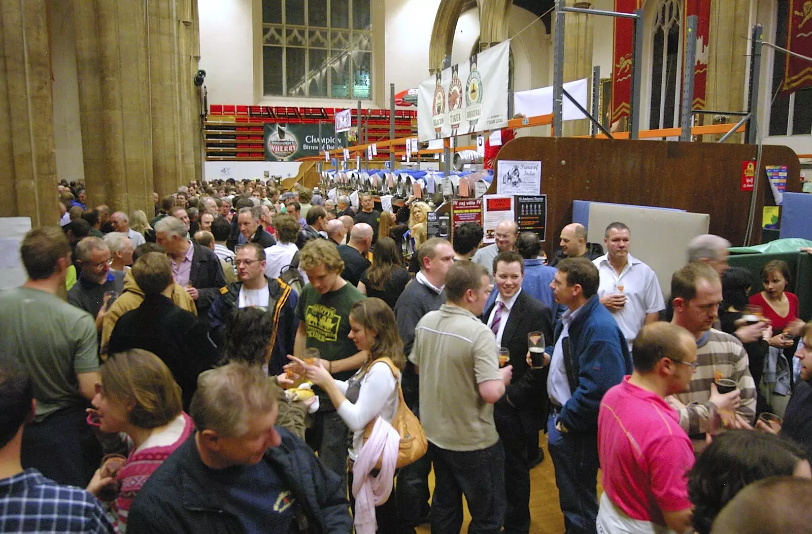 The crowds in St. Andrew's Hall, from The CAMRA Norwich Beer Festival, St. Andrew's Hall, Norwich - 25th October 2006