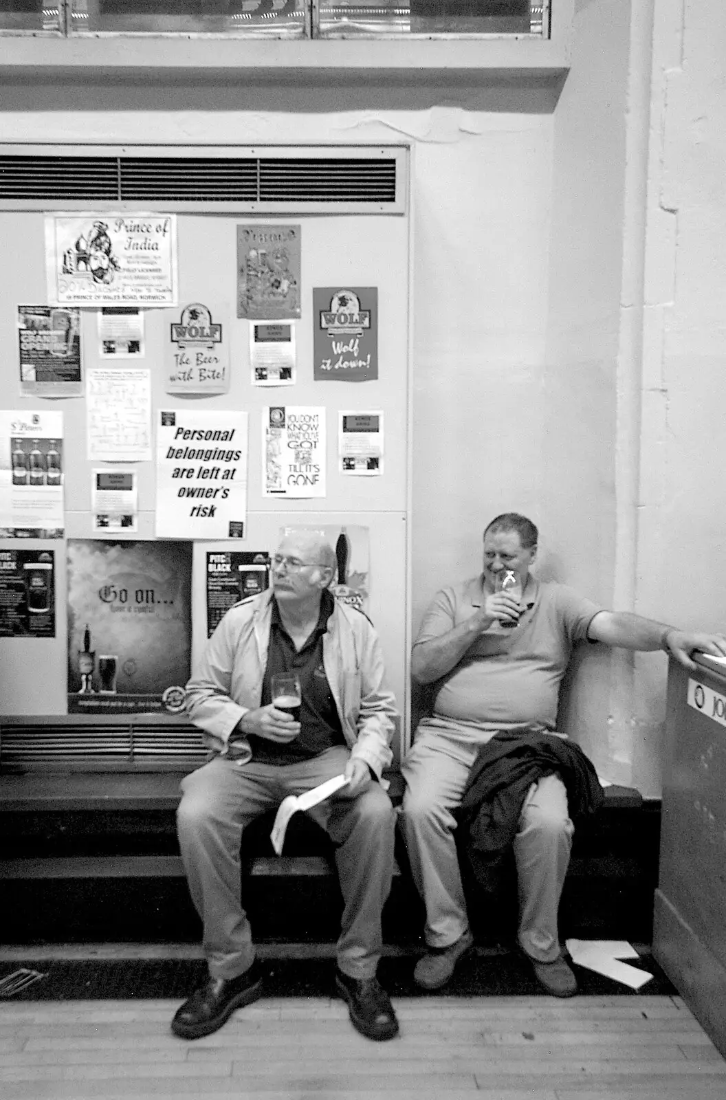 Bindery Dave has a sit-down, from The CAMRA Norwich Beer Festival, St. Andrew's Hall, Norwich - 25th October 2006