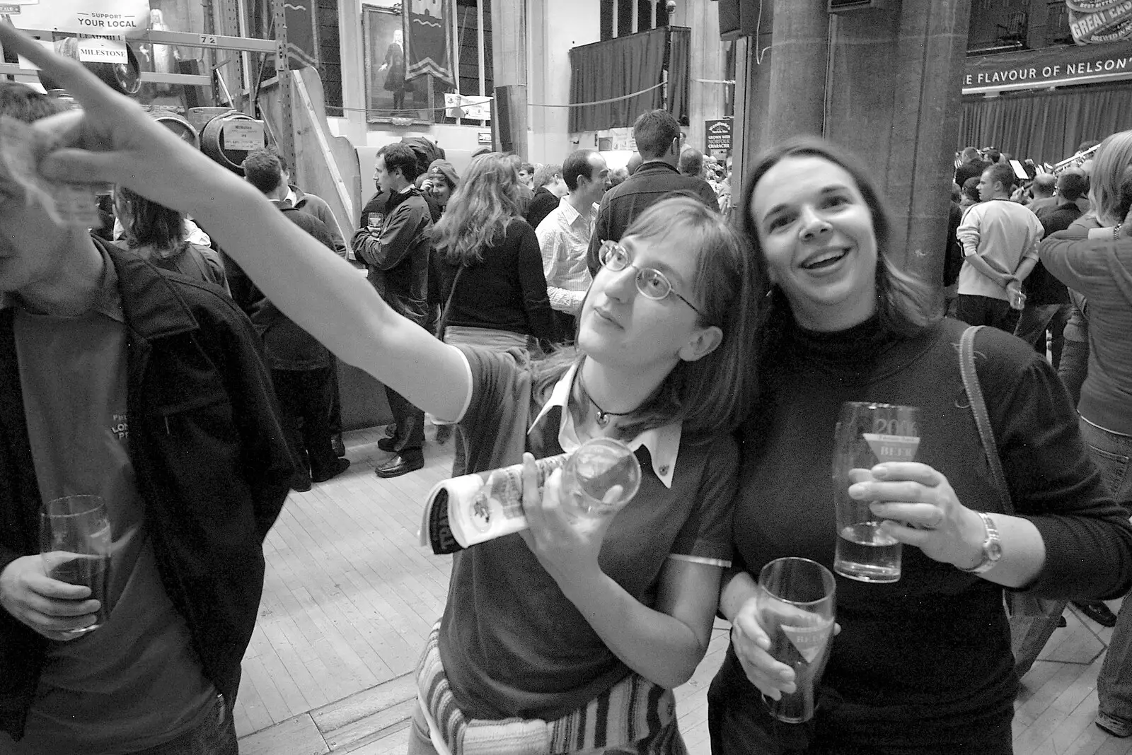 Suey points the way, from The CAMRA Norwich Beer Festival, St. Andrew's Hall, Norwich - 25th October 2006