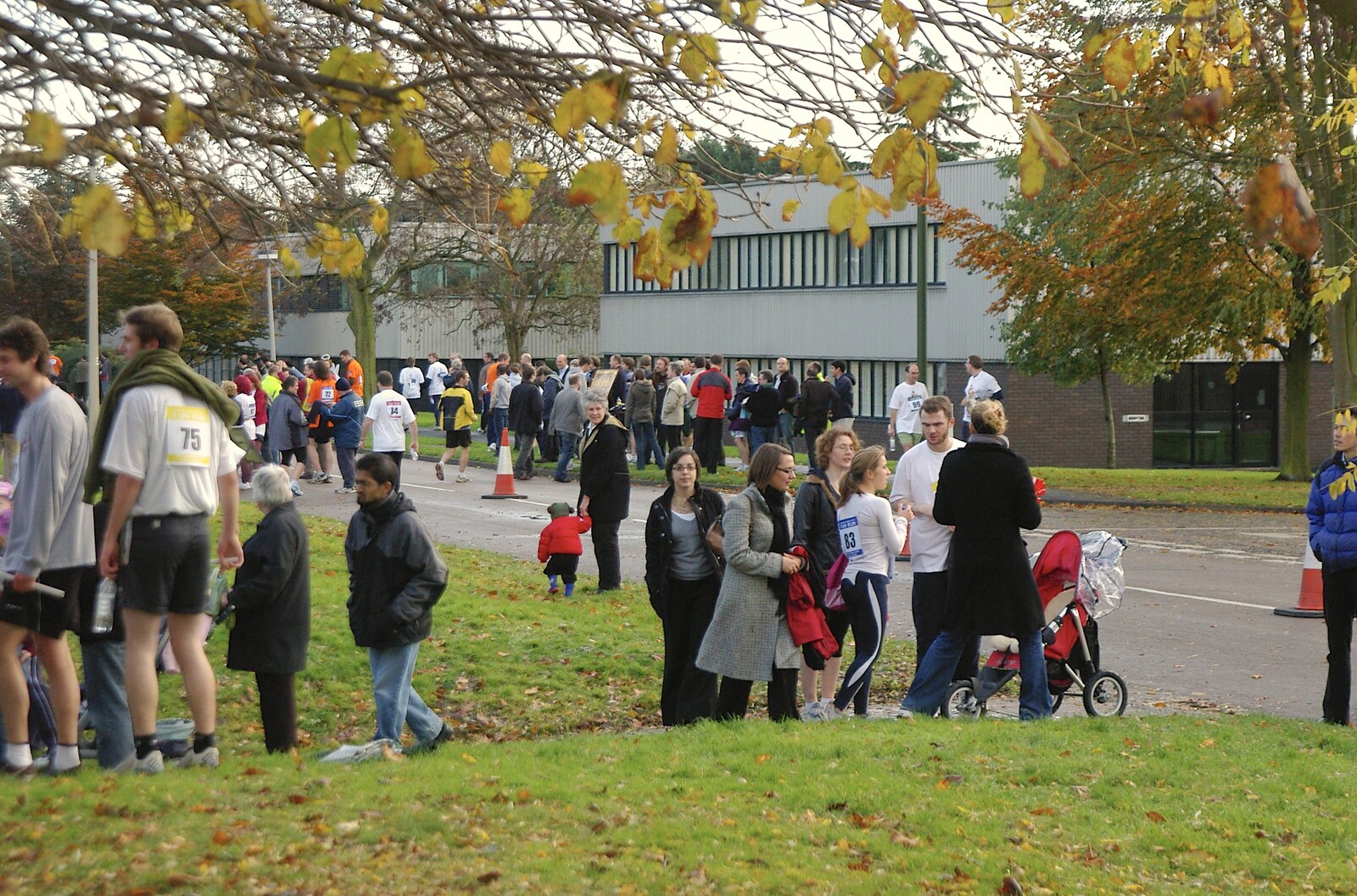 Milling around the autumnal Science Park from Cambridge Science Park "Children in Need" Fun Run, Milton Road, Cambridge - 17th November 2006
