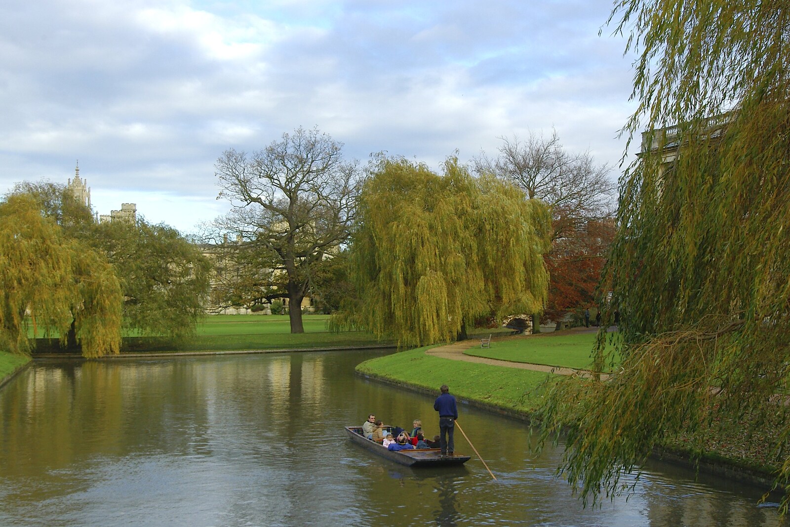 Punting near Trinity college from Autumn Colleges: a Wander around The Backs, Cambridge - 26th November