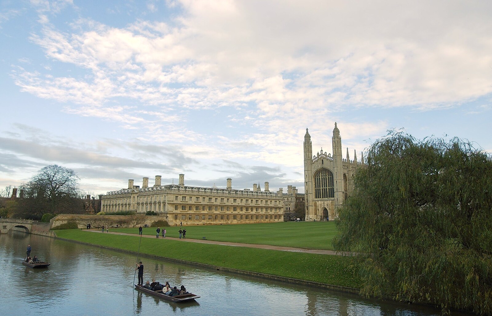 More punting on the Cam near King's College from Autumn Colleges: a Wander around The Backs, Cambridge - 26th November