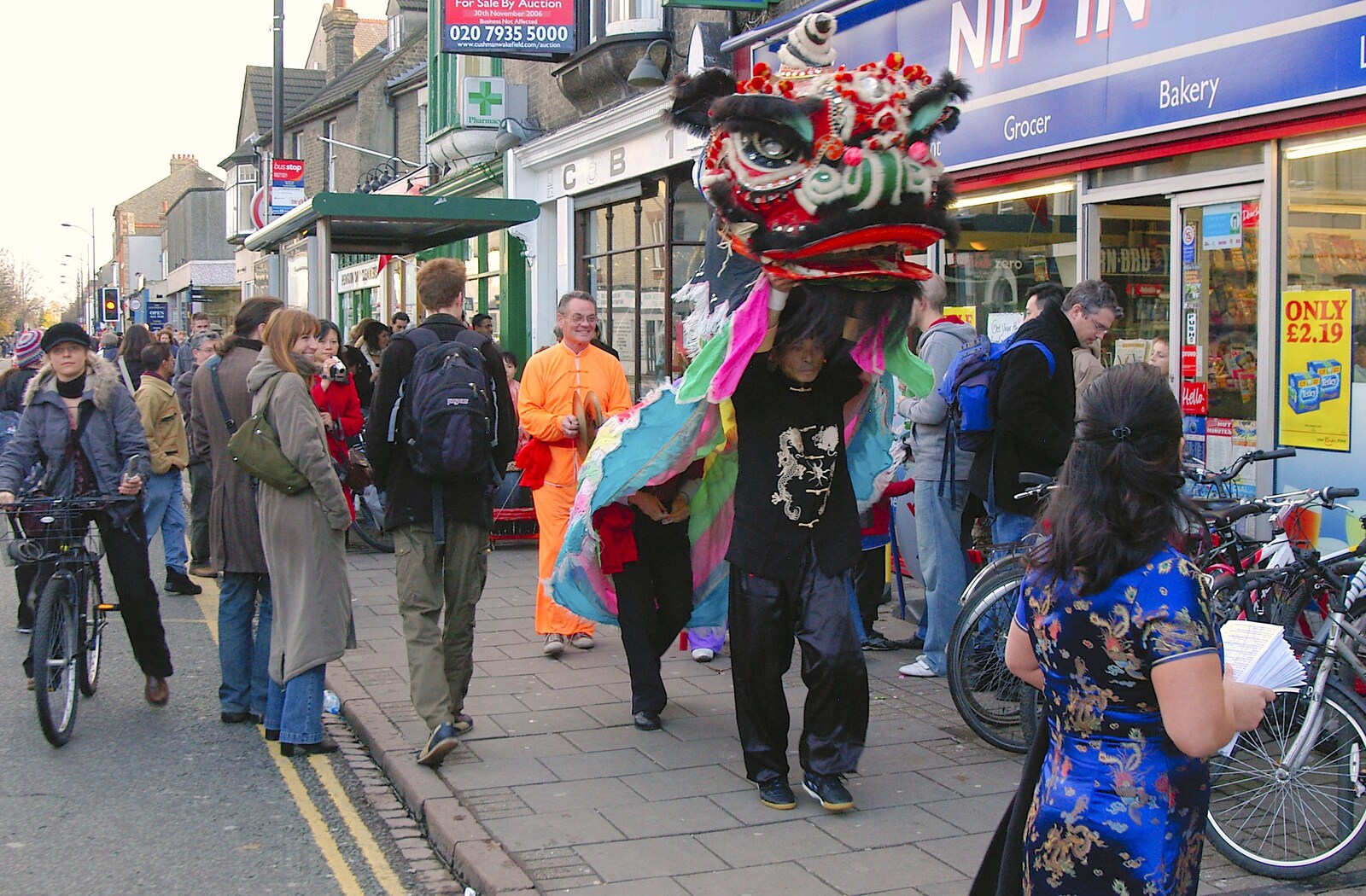 The dragon sets off up Mill Road from The Winter Fair, Mill Road, Cambridge - 2nd December 2006
