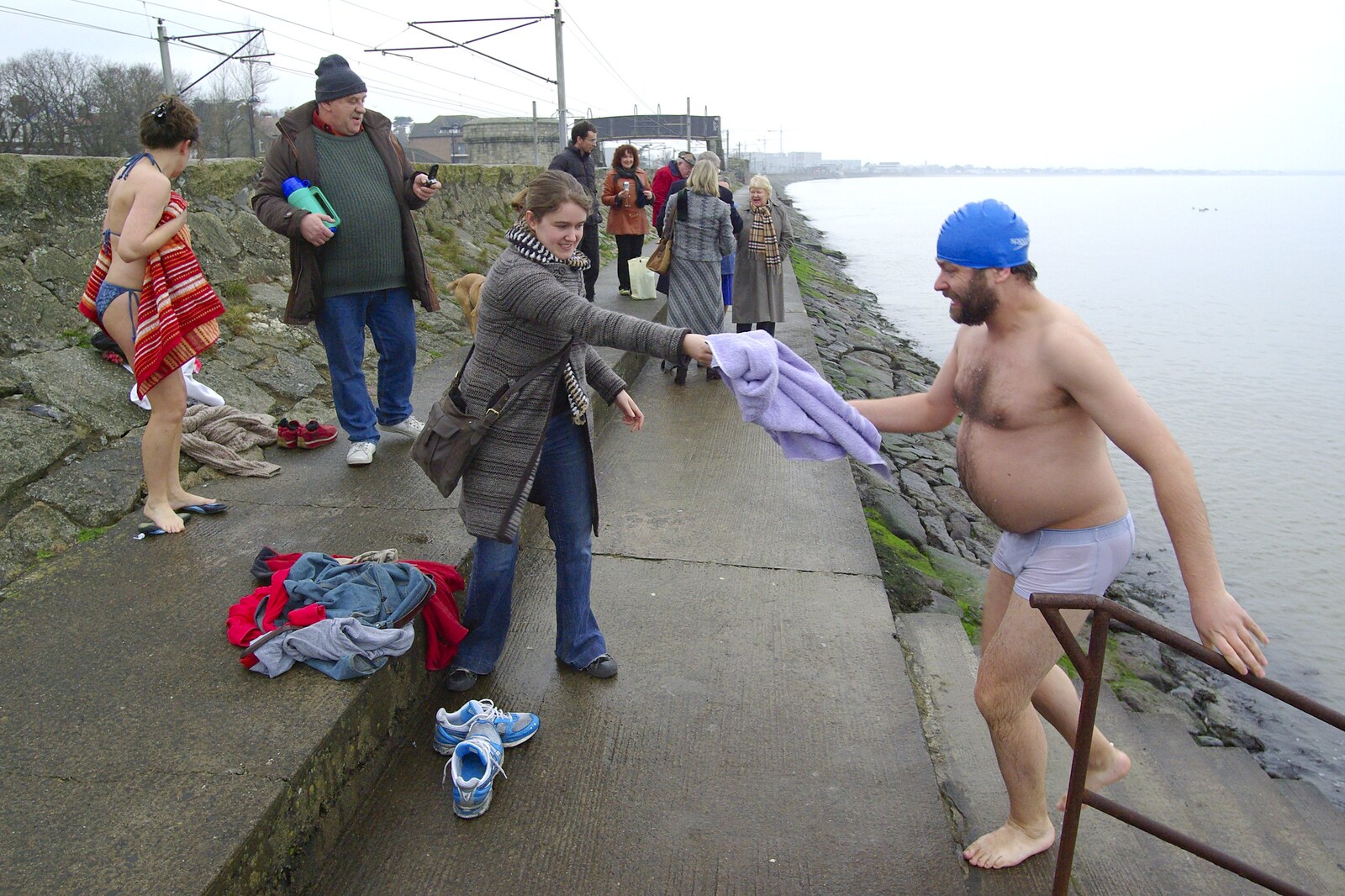 Isobel passes a towel to a returning Noddy from The BBs at the Park Hotel, and Christmas in Blackrock, Dublin, Ireland - 25th December 2006