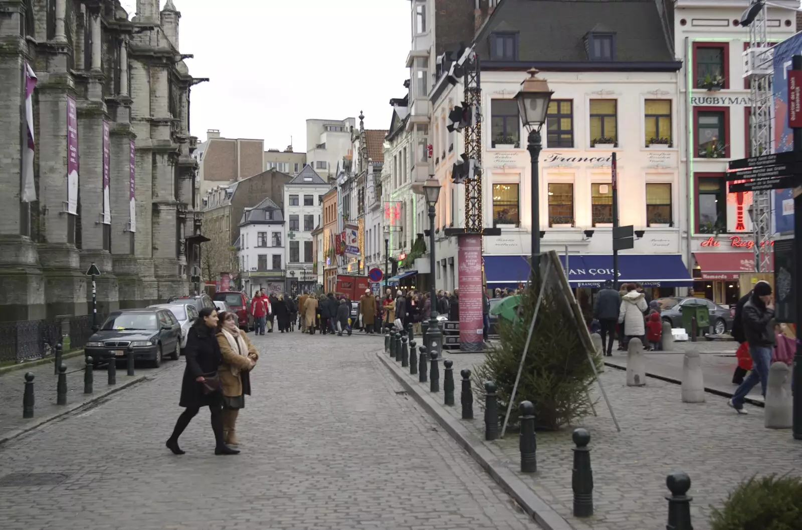 Crowds in a Brussels square, from The Christmas Markets of Brussels, Belgium - 1st January 2007