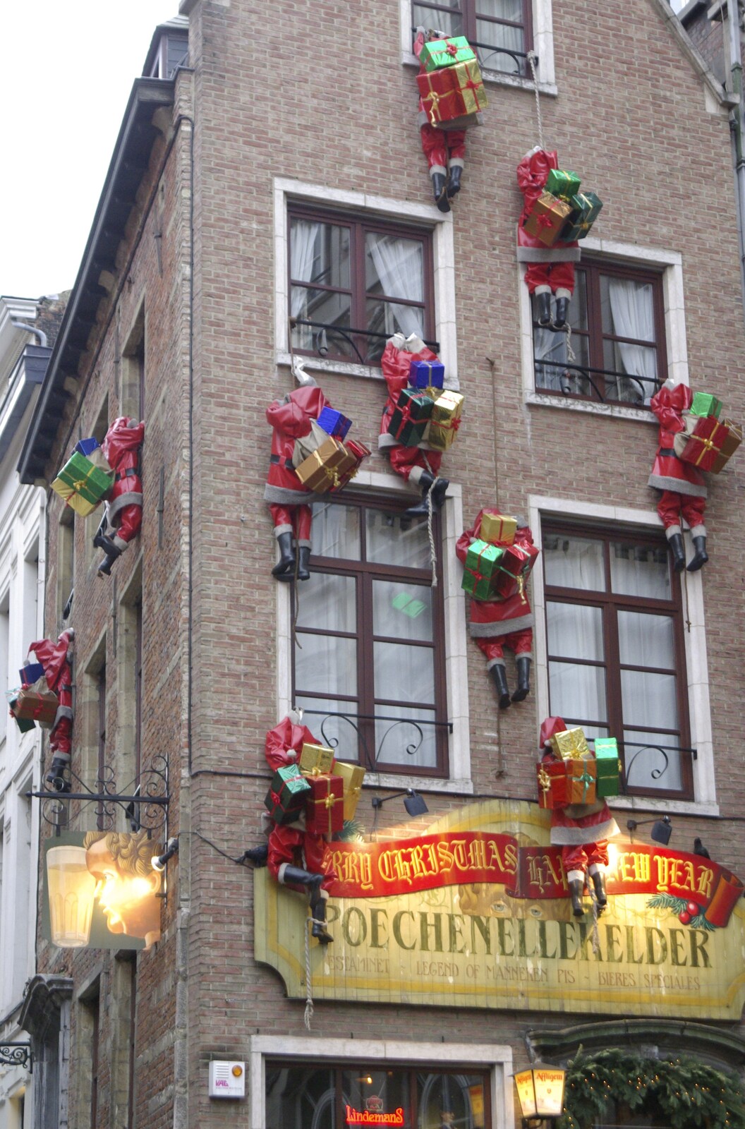 Near the Manneken Pis, Santas climb the walls from The Christmas Markets of Brussels, Belgium - 1st January 2007