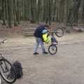 2007 Pieter helps Natan learn wheelies