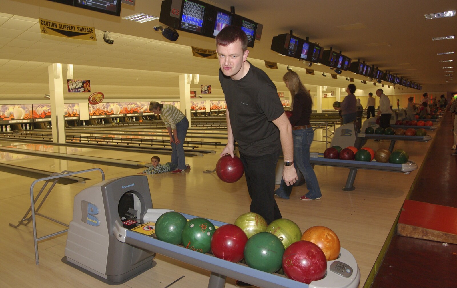 Nosher picks up a 10XL ball from Ten-pin Bowling and Birthdays, Cambridge Leisure Park, Cambridge - 17th February 2007