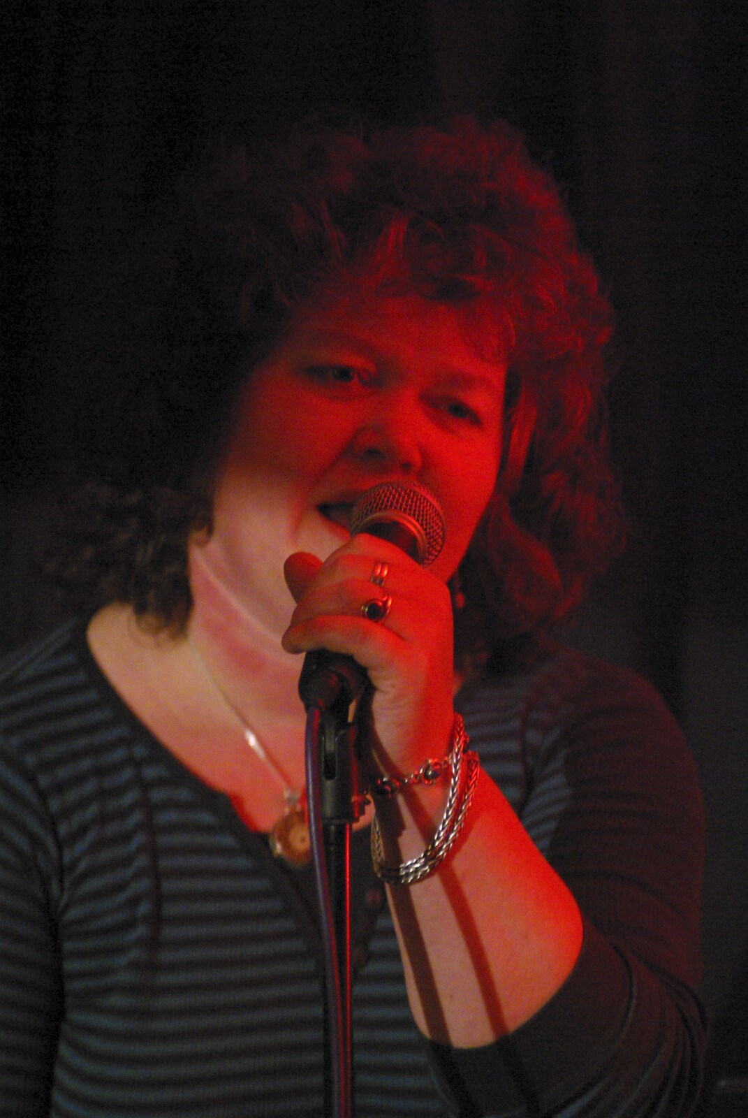 Jo on vocals from Rob and Jo Play the Crown, Burston, Norfolk - 18th February 2007