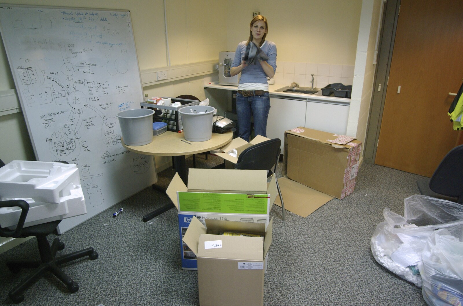 Debs in the old 'kitchen' from Taptu Moves Offices: Crossing Milton Road, Cambridge - 19th February 2007