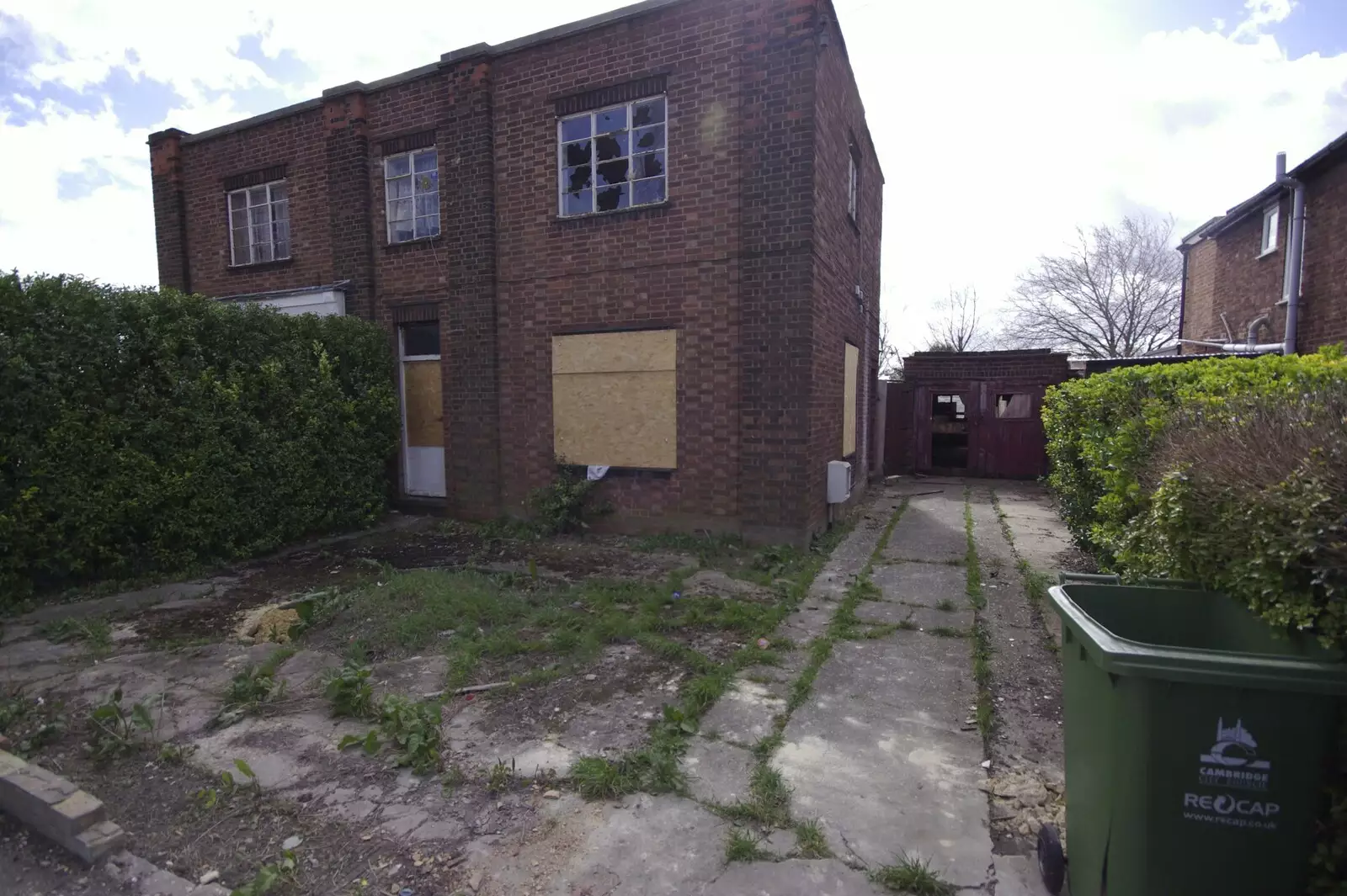 A derelict 1930s house, from The Derelict Salam Newsagents, Perne Road, Cambridge - 18th March 2007