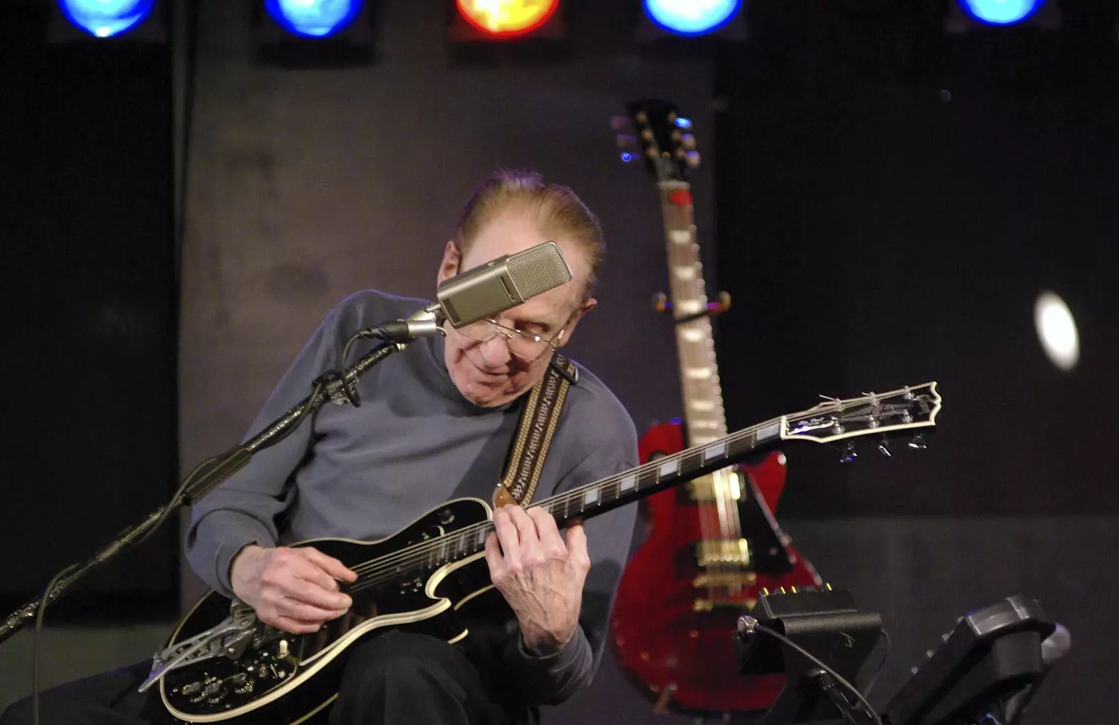 Les Paul plays guitar, from A Central Park Marathon, Les Paul at the Iridium Club and an Empire State Sunset, New York, US - 25th March 2007