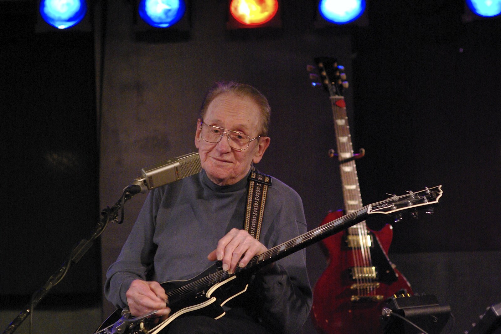 Les Paul looks a bit sad from A Central Park Marathon, Les Paul at the Iridium Club and an Empire State Sunset, New York, US - 25th March 2007