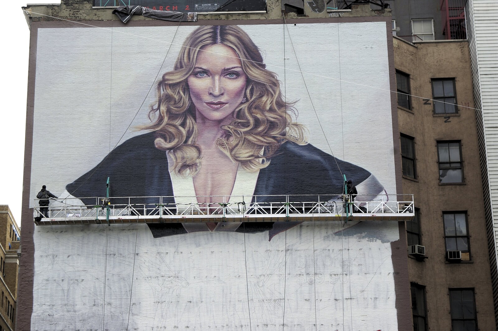 Crossing Brooklyn Bridge, New York, US - 26th March 2007: A massive painting is worked on
