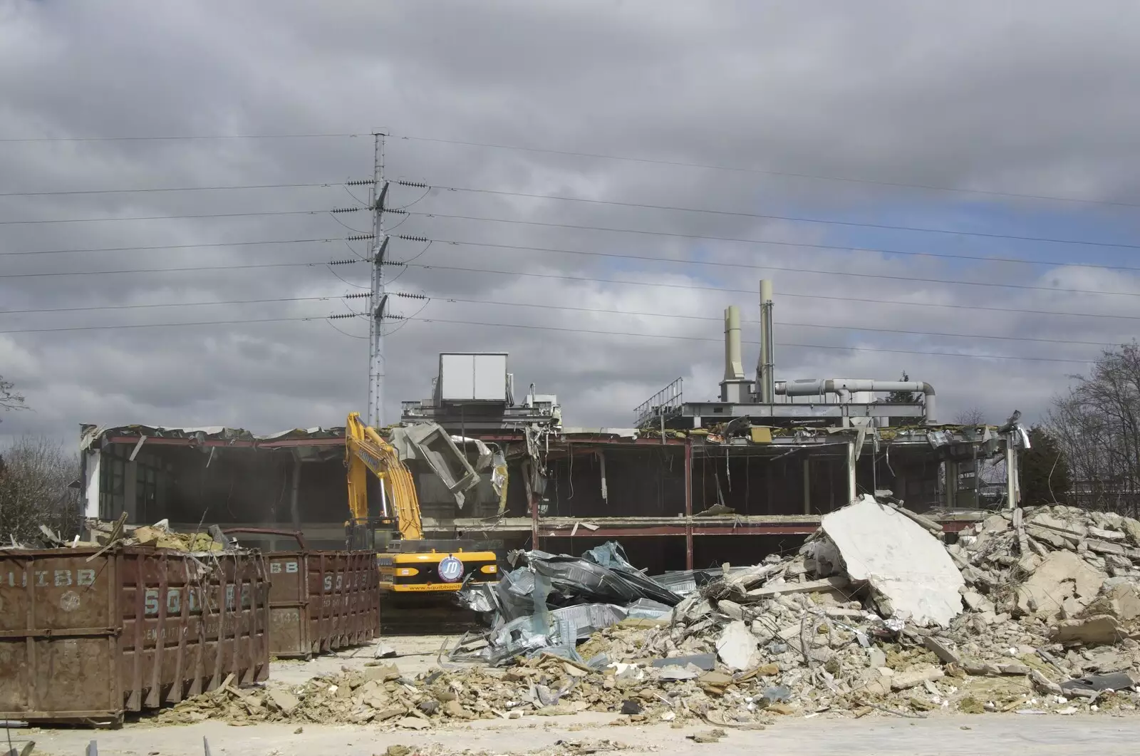 A pile of rubble, from Science Park Demolition, Bjarne Stroustrup, and Taptu/Qualcomm Miscellany, Cambridge - 29th April 2007