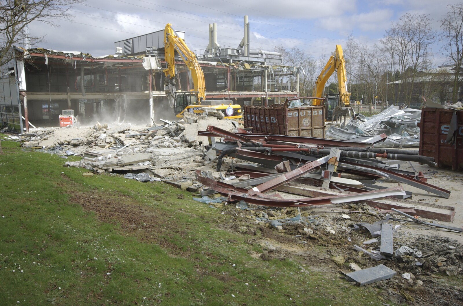 Two diggers in action from Science Park Demolition, Bjarne Stroustrup, and Taptu/Qualcomm Miscellany, Cambridge - 29th April 2007
