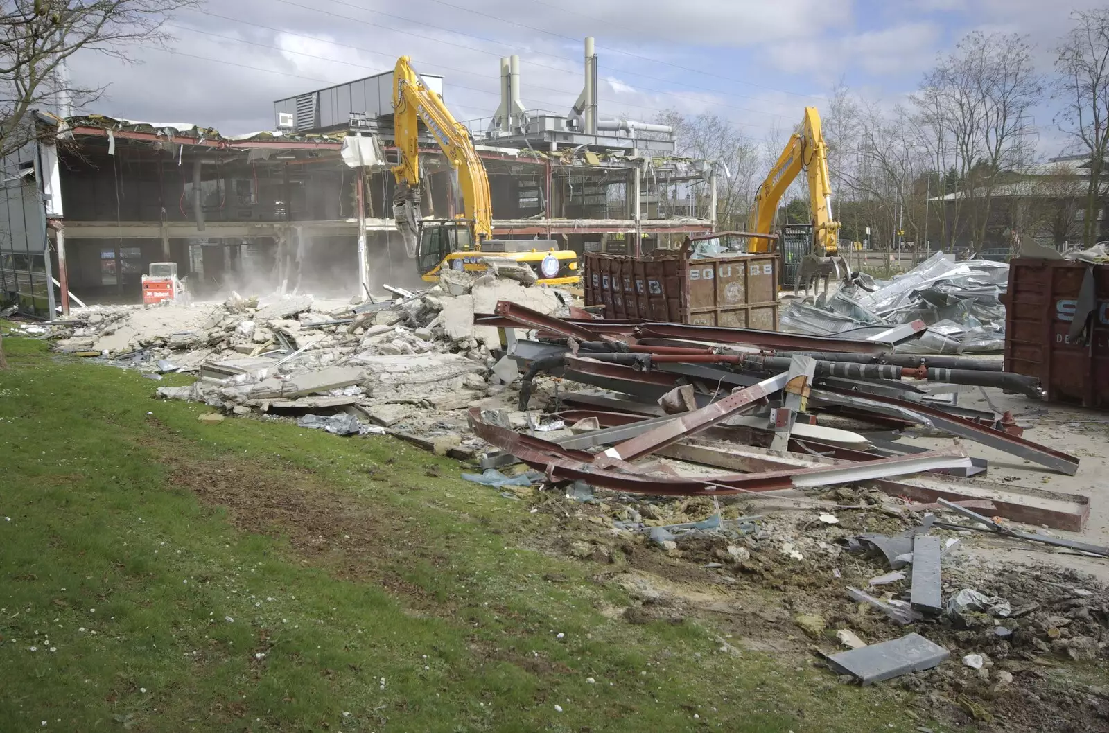 Two diggers in action, from Science Park Demolition, Bjarne Stroustrup, and Taptu/Qualcomm Miscellany, Cambridge - 29th April 2007