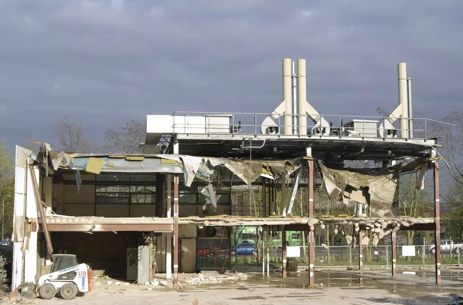 A few days later there has been a tidy up, from Science Park Demolition, Bjarne Stroustrup, and Taptu/Qualcomm Miscellany, Cambridge - 29th April 2007