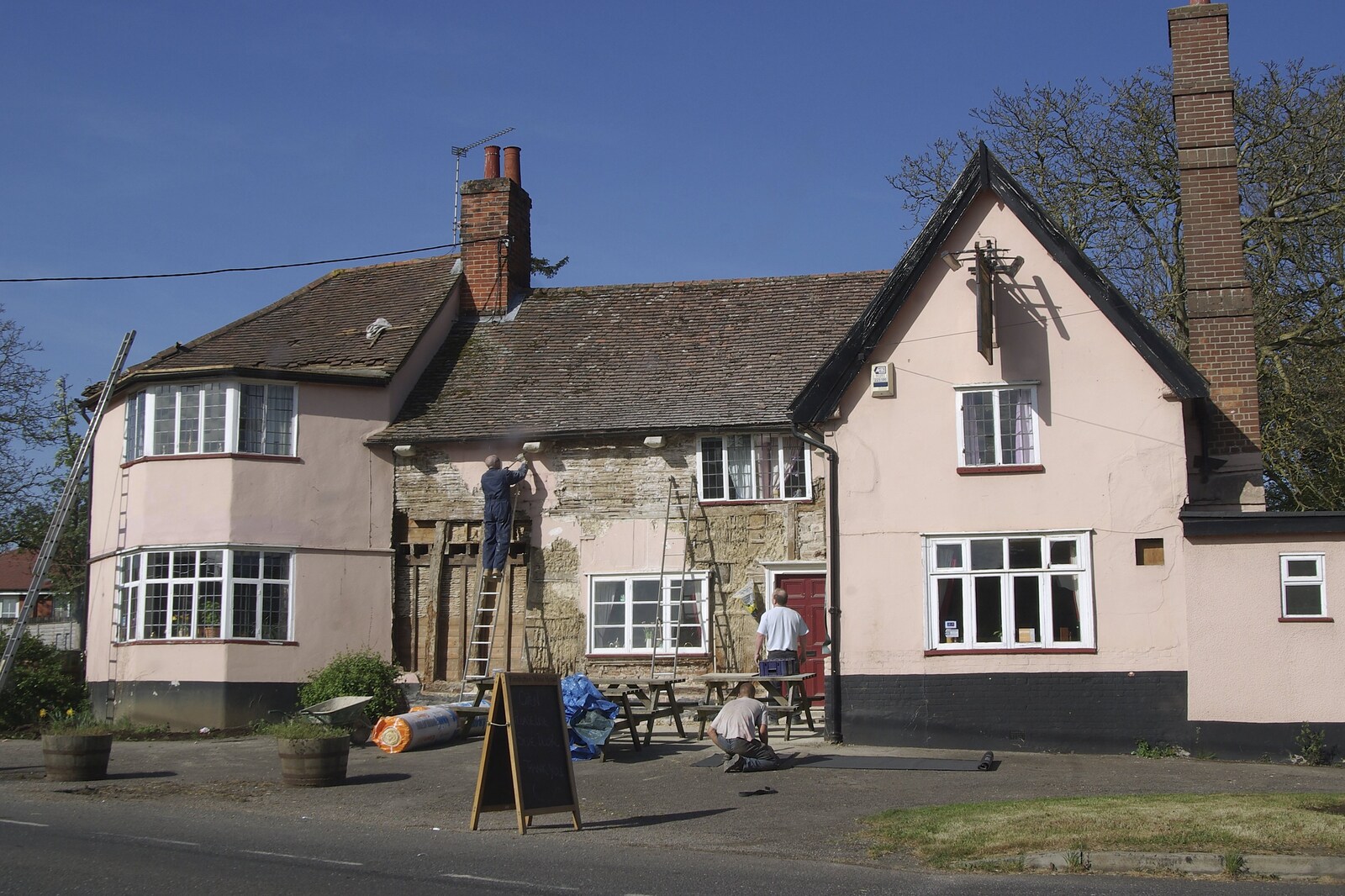 The White Horse at Finningham gets its walls repaired from Science Park Demolition, Bjarne Stroustrup, and Taptu/Qualcomm Miscellany, Cambridge - 29th April 2007