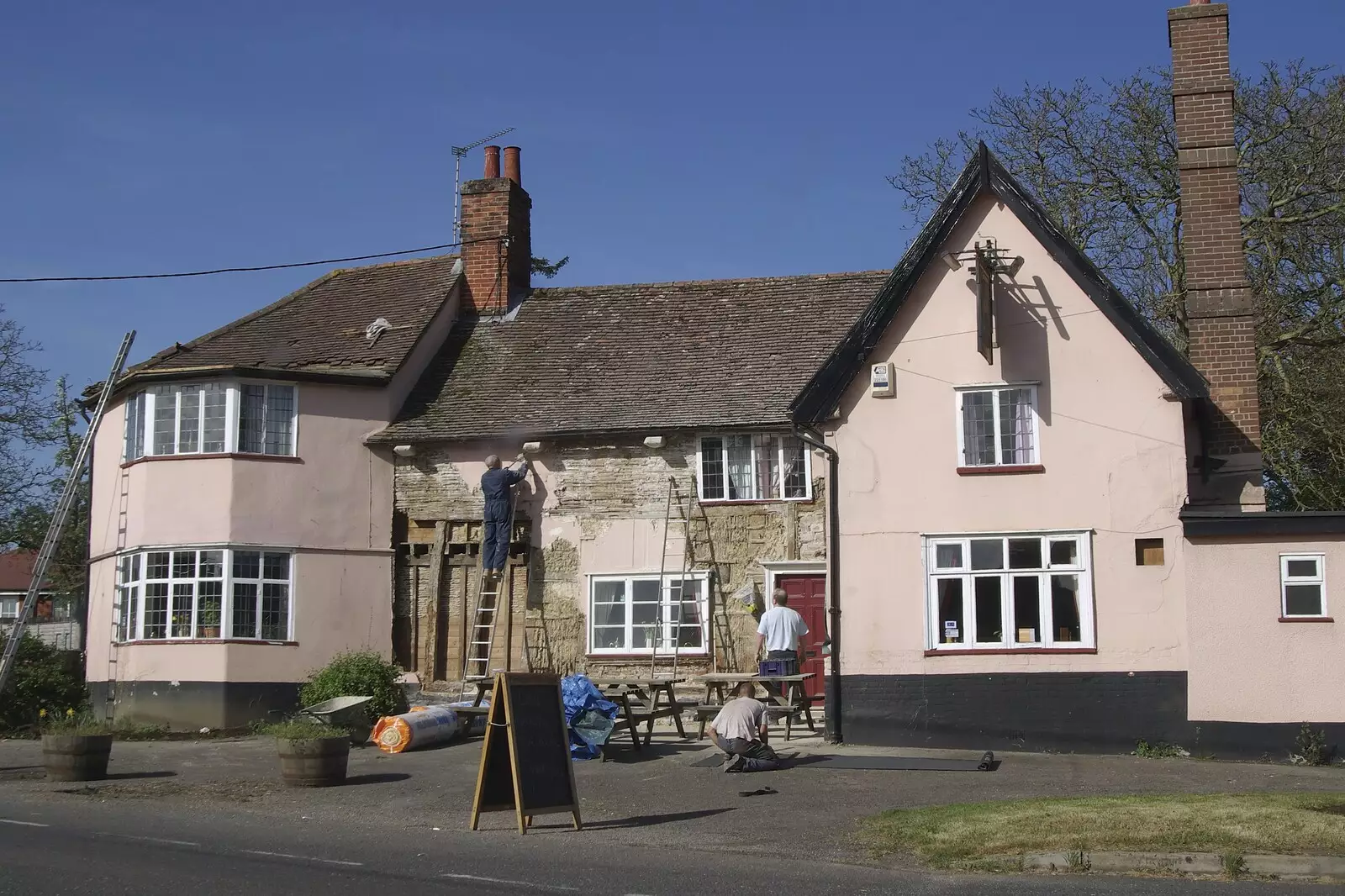 The White Horse at Finningham gets its walls repaired, from Science Park Demolition, Bjarne Stroustrup, and Taptu/Qualcomm Miscellany, Cambridge - 29th April 2007