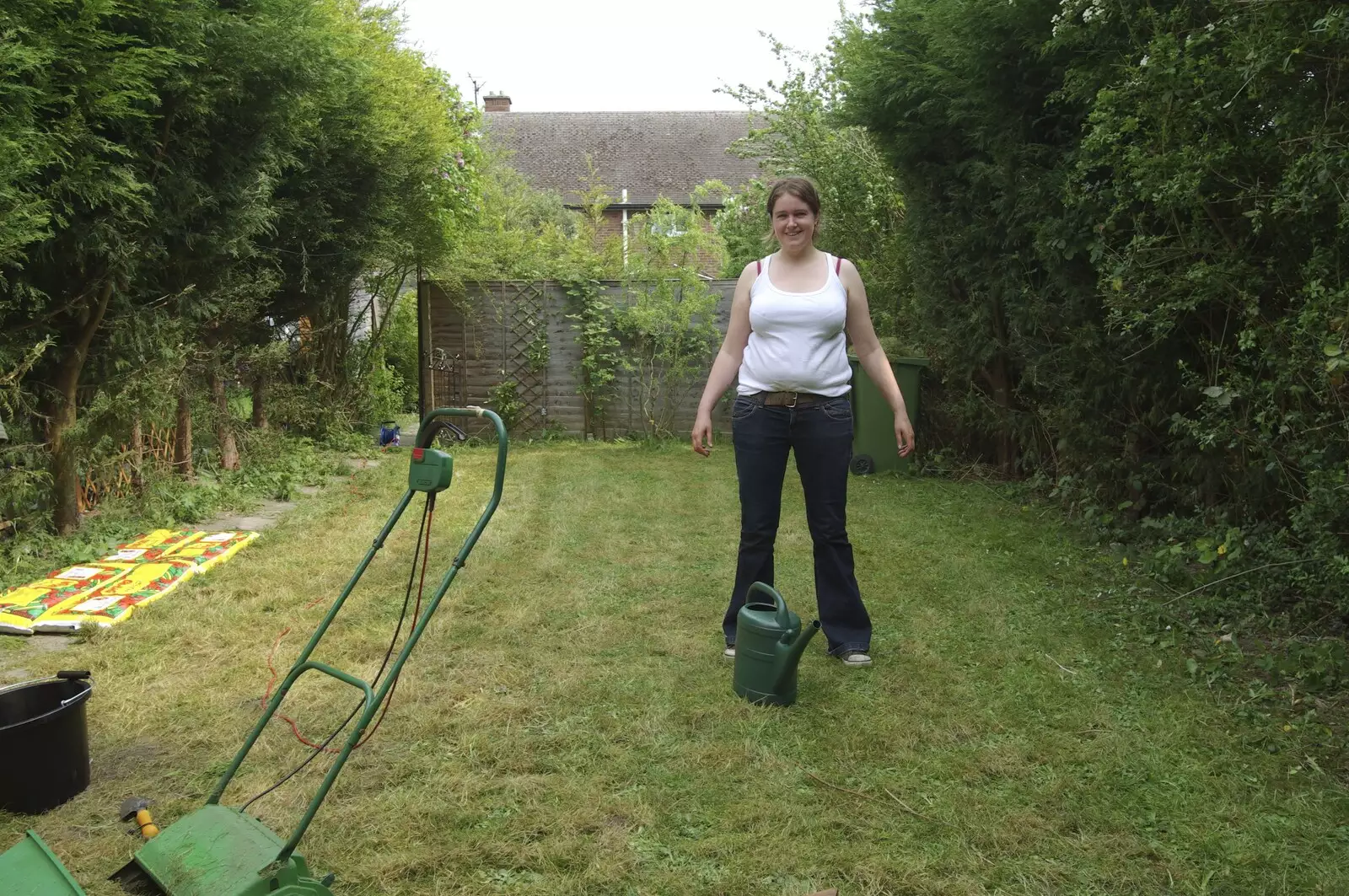 Isobel in the Ward Road flat's garden, from Science Park Demolition, Bjarne Stroustrup, and Taptu/Qualcomm Miscellany, Cambridge - 29th April 2007